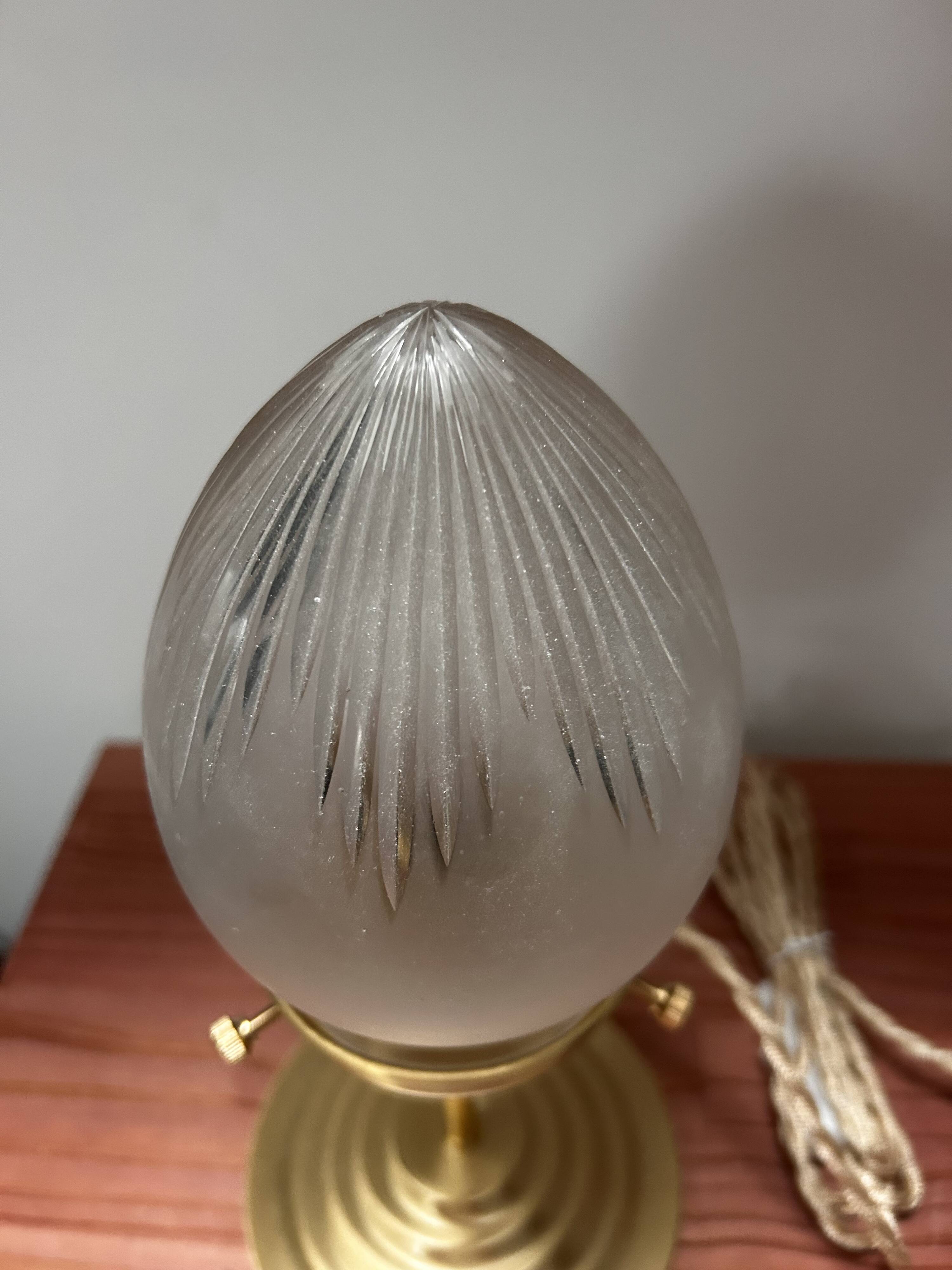 Vintage globe shell table lamp