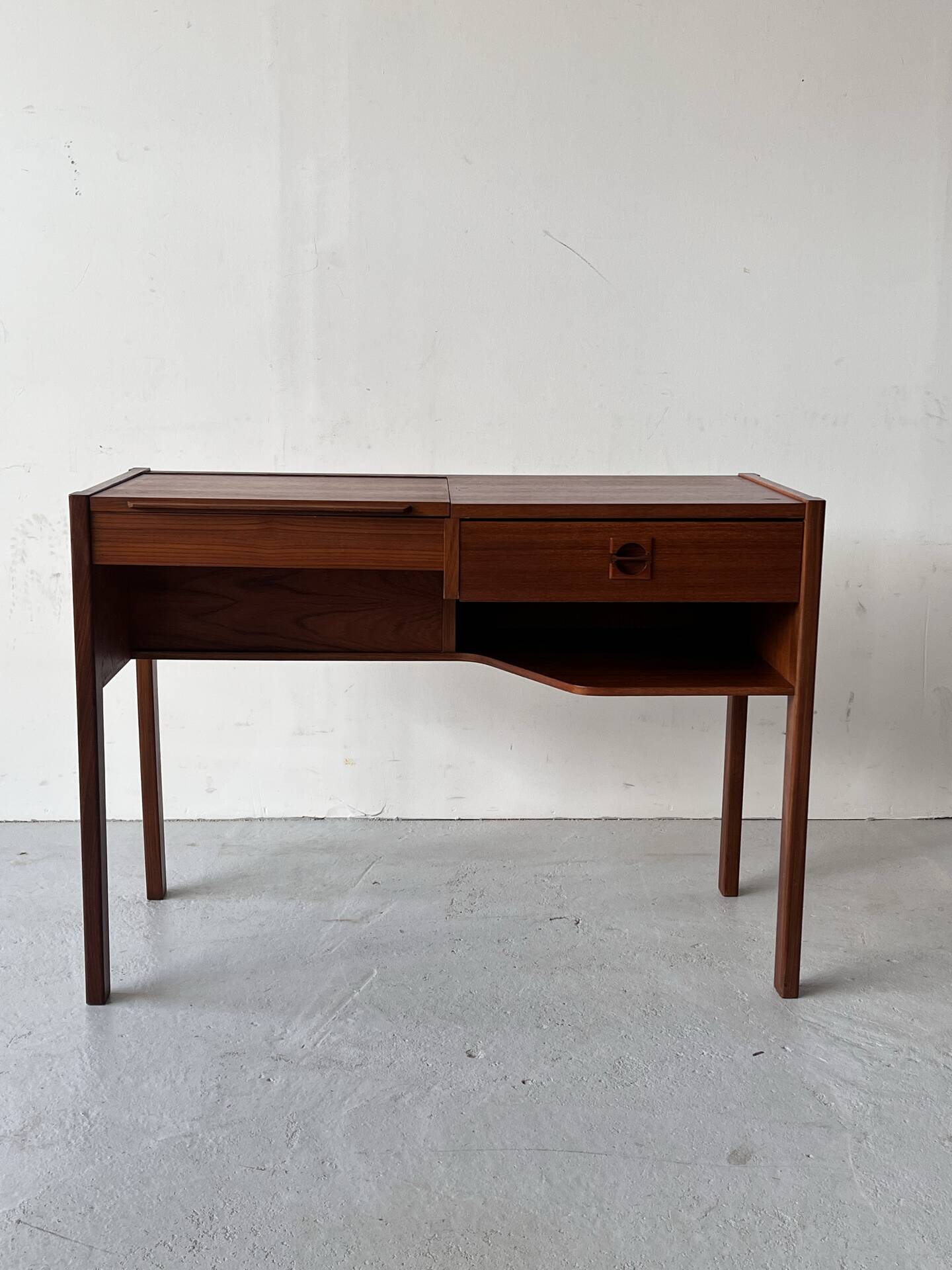 Coiffeuse en teck avec miroir par Arne Wahl-Iversen pour Ikea, années 1960.