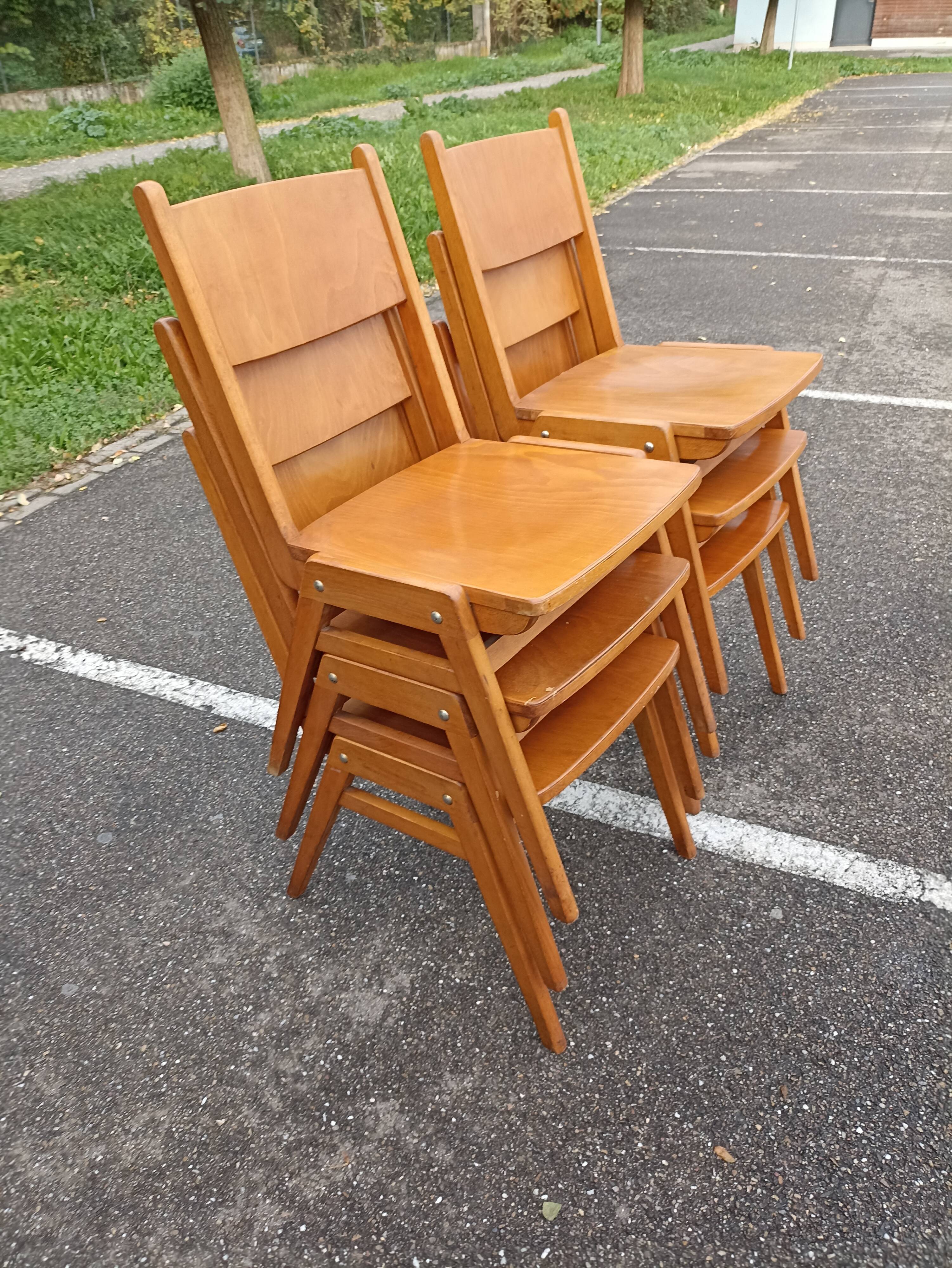 Set of 6 vintage stackable chairs