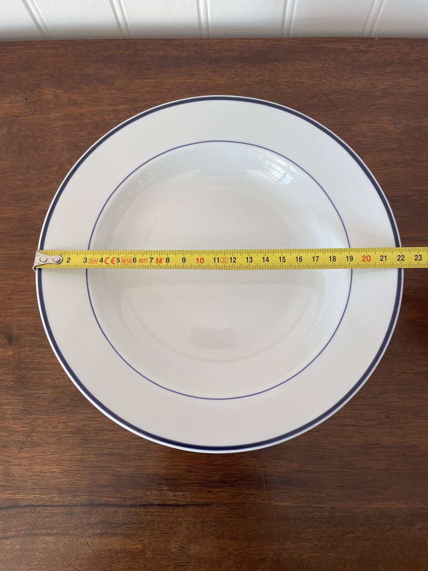 Set of 5 deep porcelain plates from Italy.