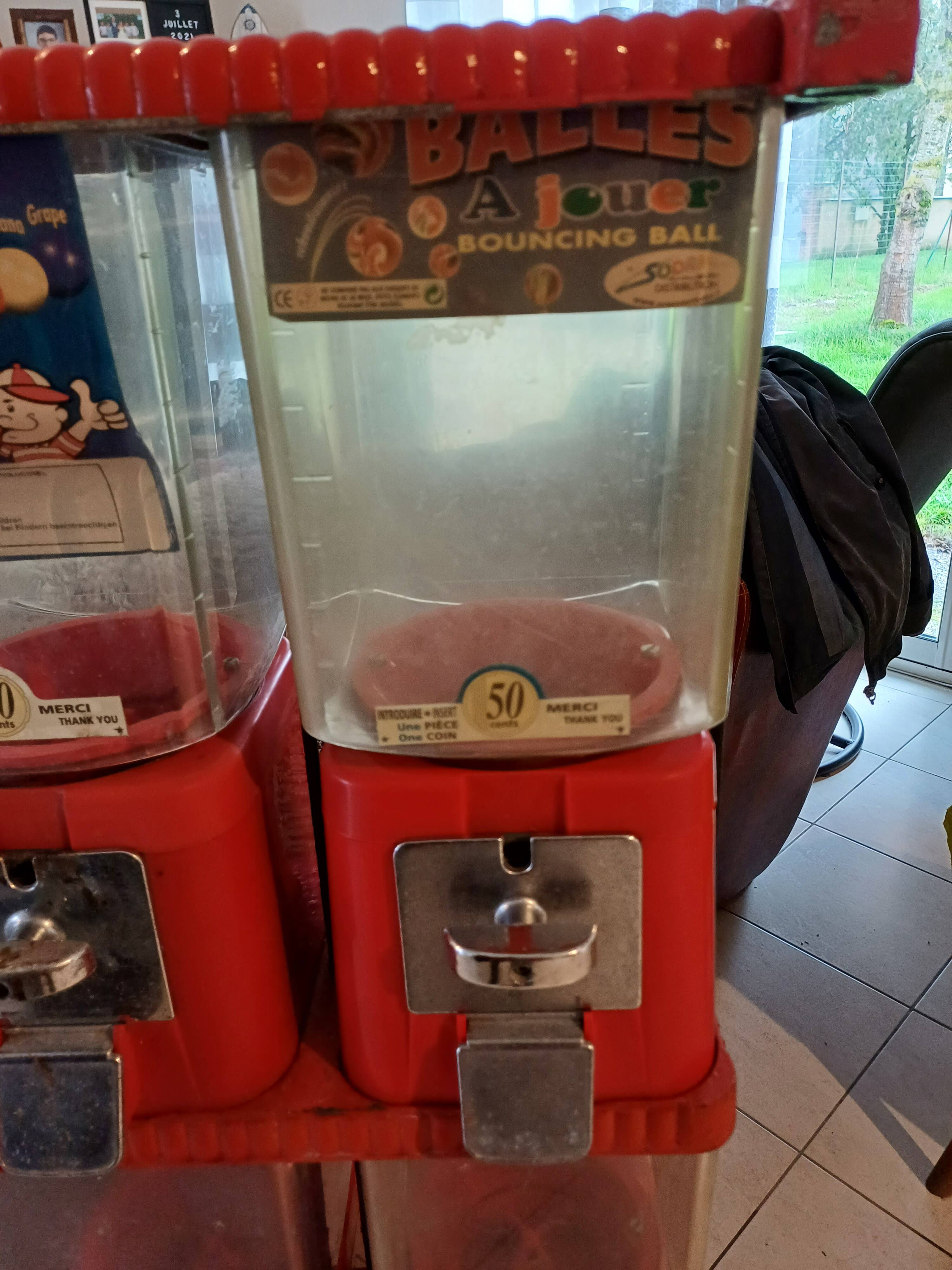 Brabo candy dispenser