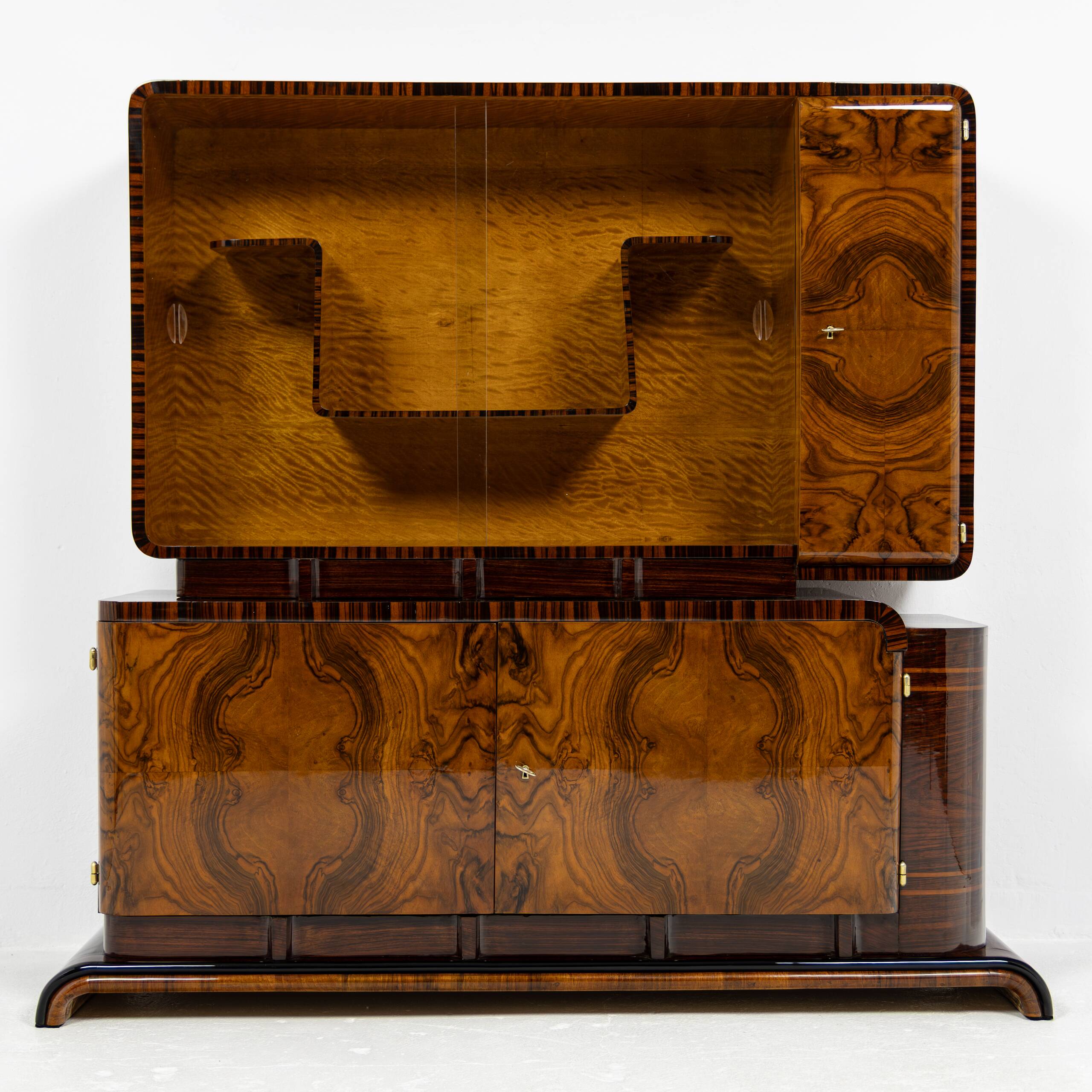 Buffet vitré asymétrique Art Déco en noyer et palissandre - 1925-1939