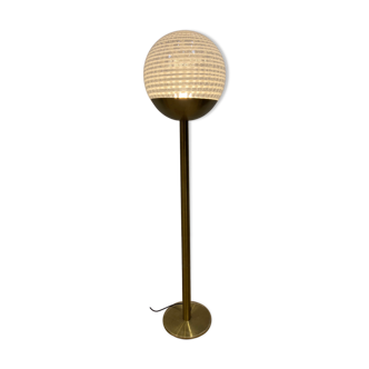 Globe lamppost