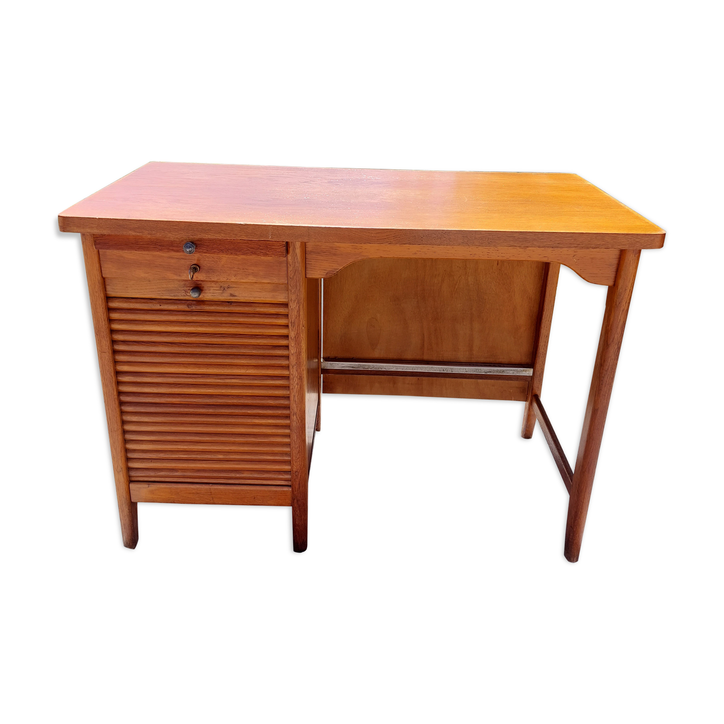 Desk with curtain binder