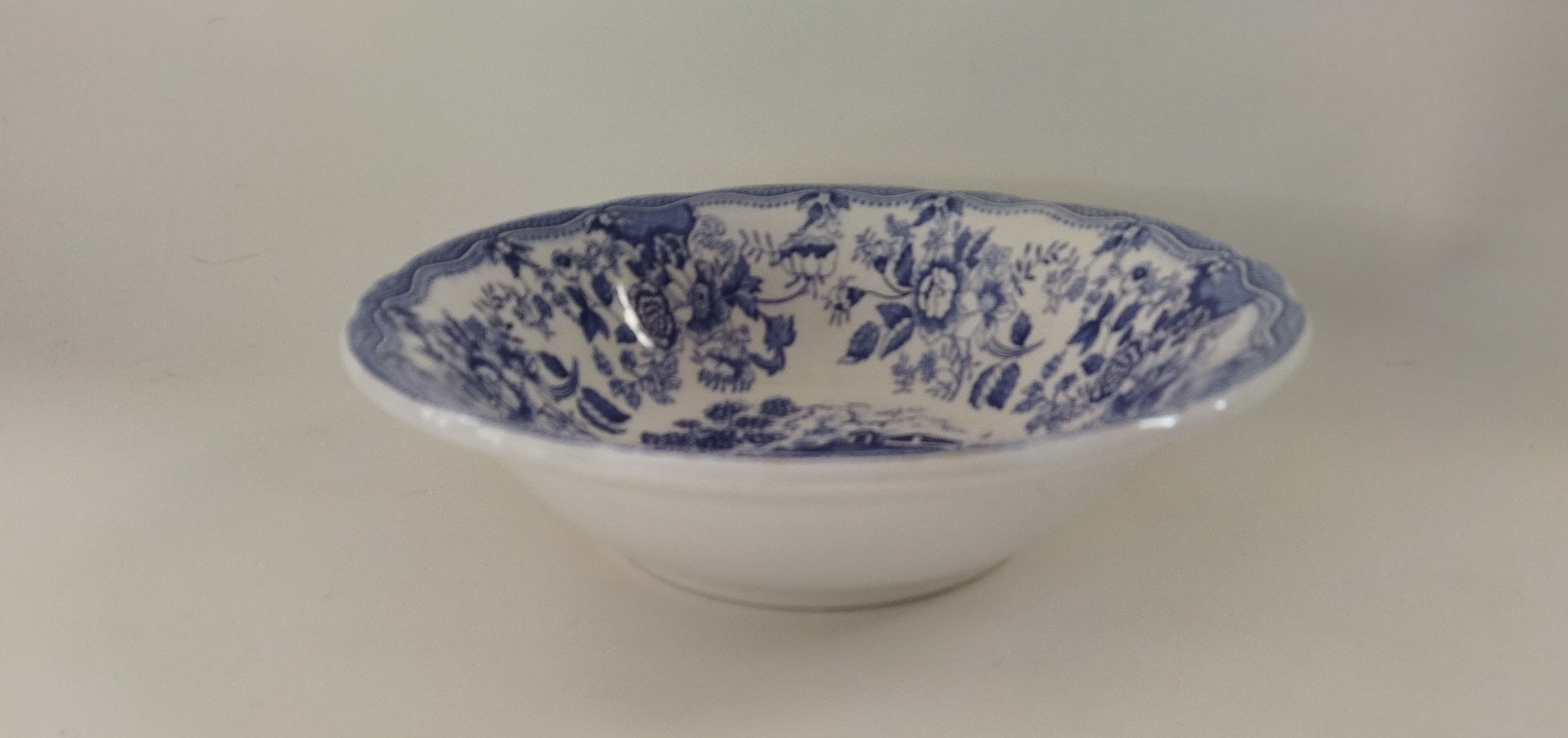 Plat creux bleu & blanc ironstone tableware c.p.