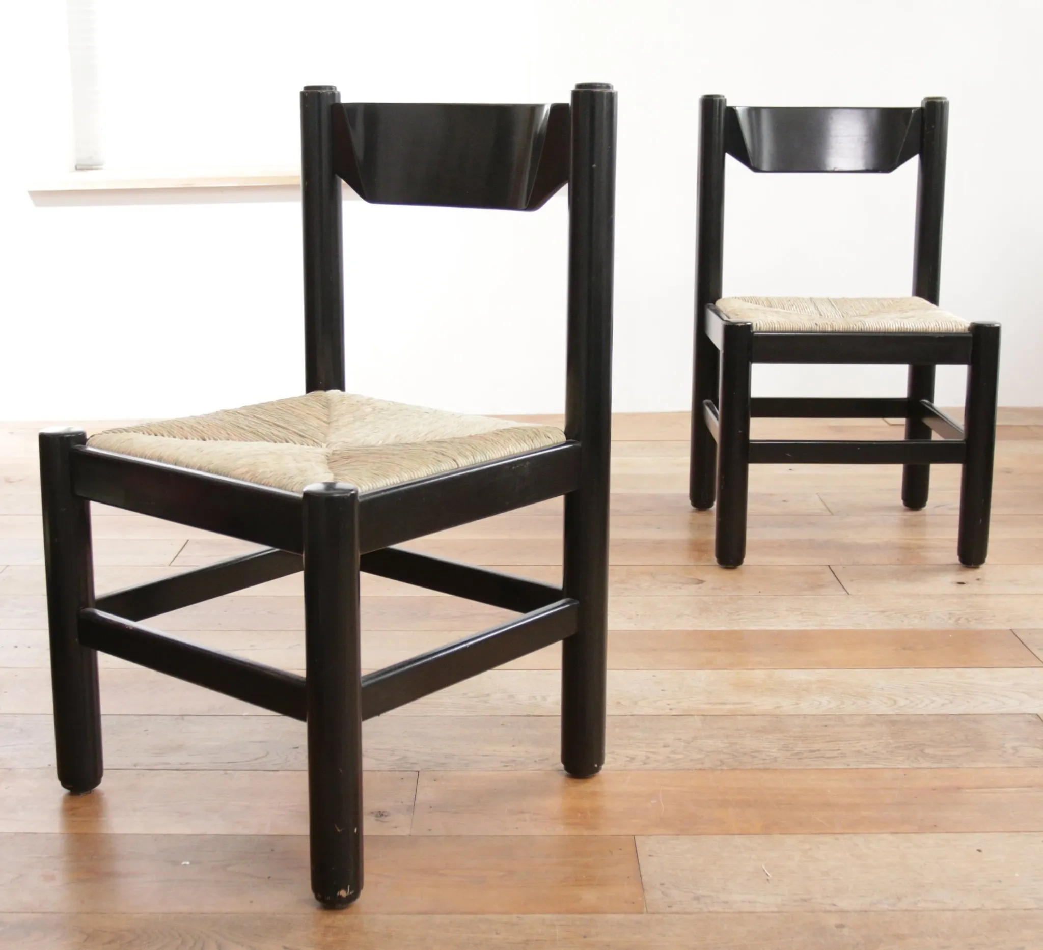 Set of 2 black rush dining chairs – Magistretti / Perriand style, 1970s