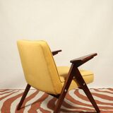 Fauteuil en bois et velours jaune par Chierowski