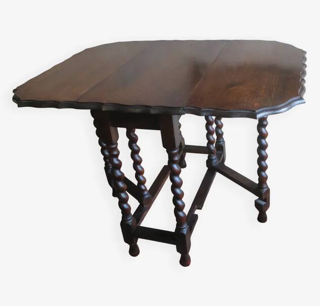 Antique farmhouse patinated extendable table in oak with carved edge, 1900