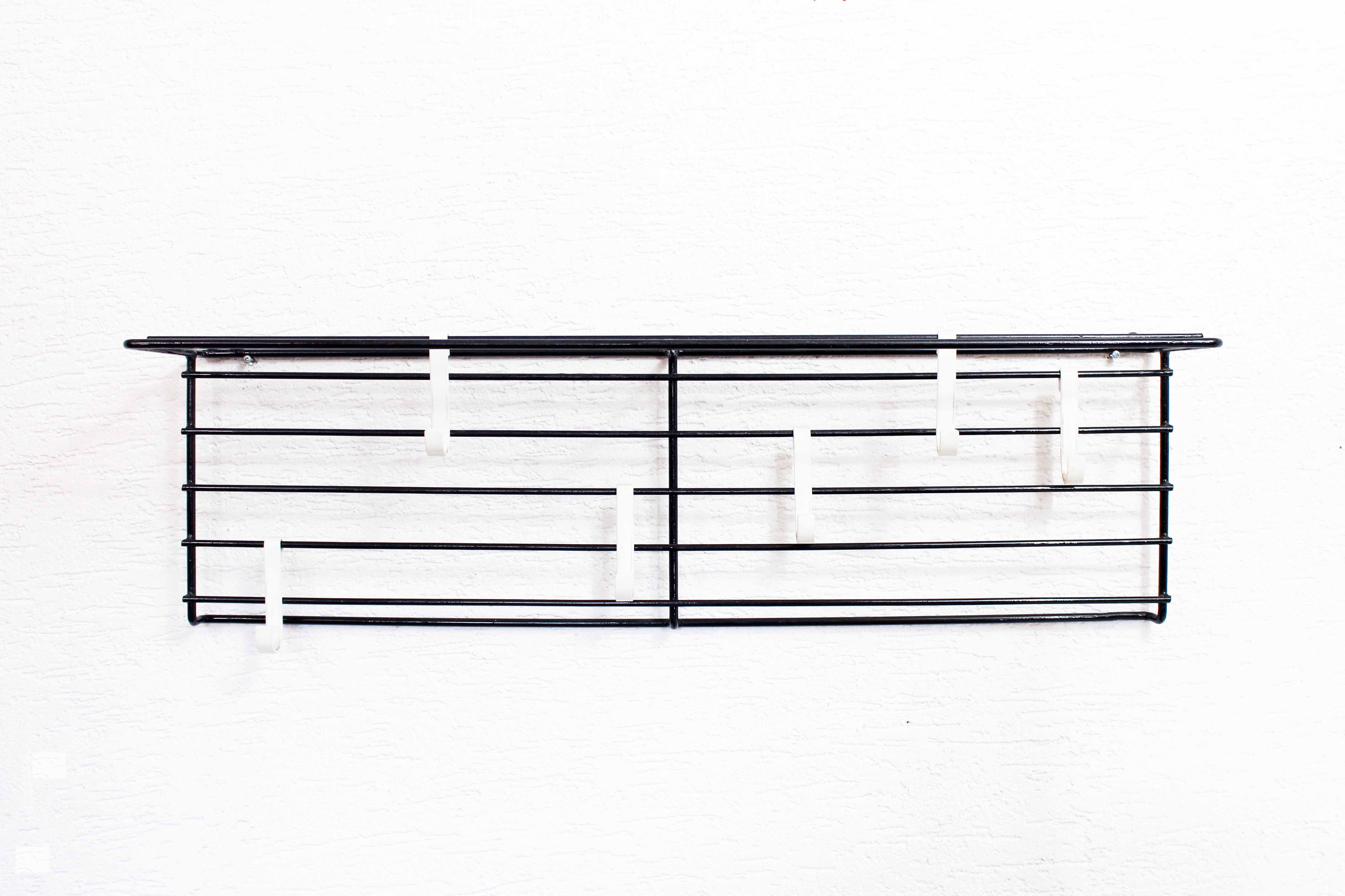 Wall coat rack with removable hooks