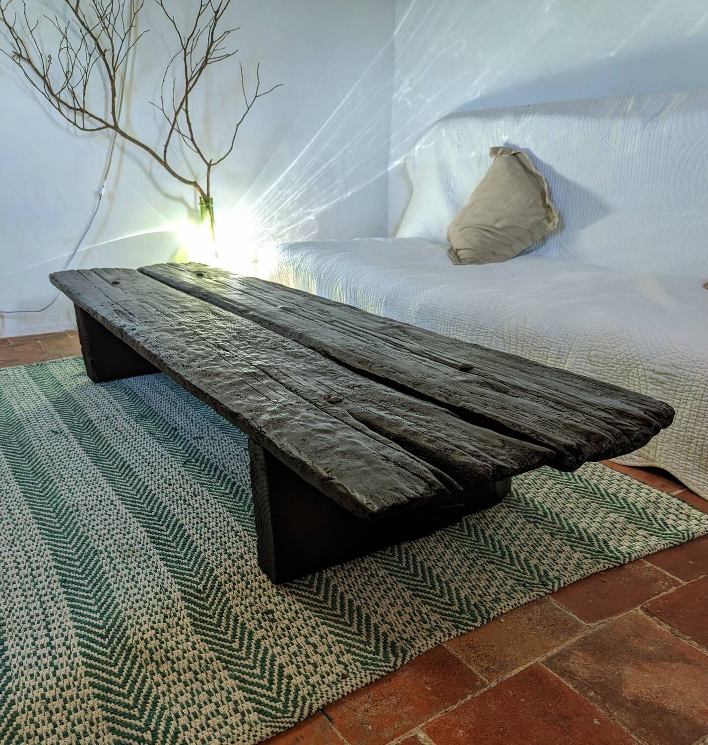Table basse bois brûlé