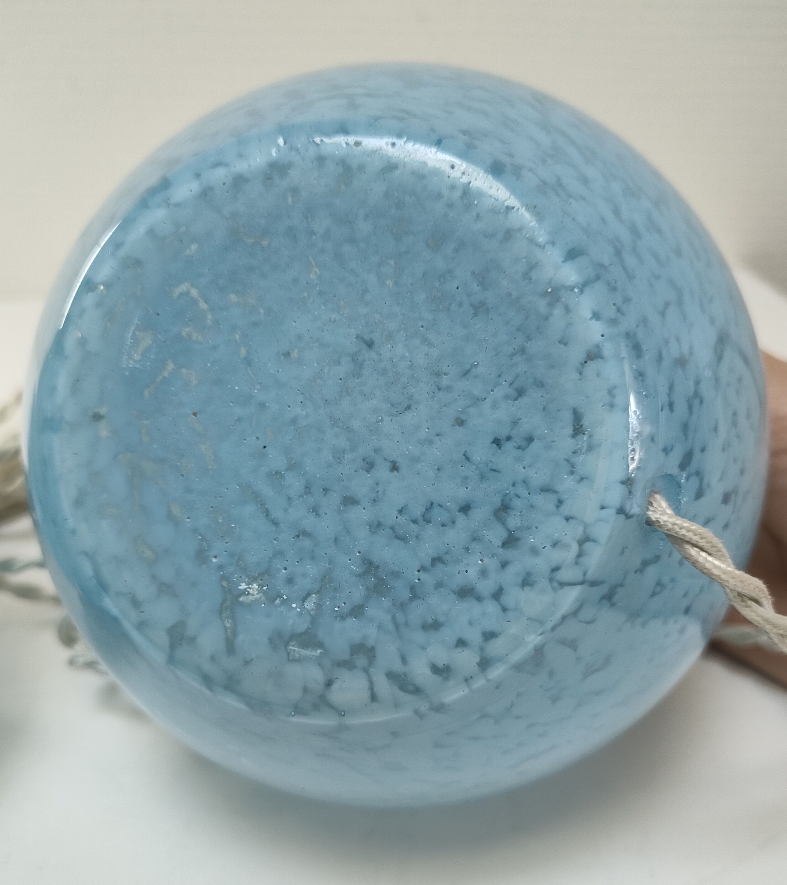 Deux pieds lampes boules art déco verre de clichy bleu