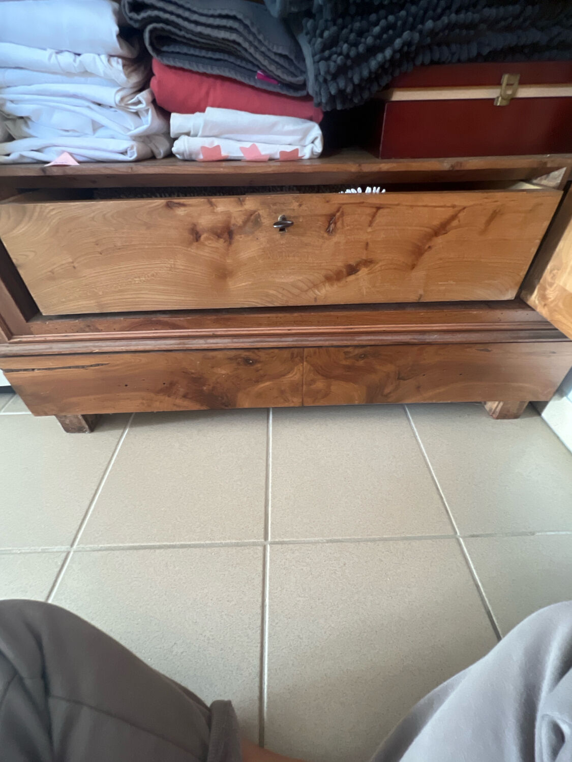 Bonnetière, lingère