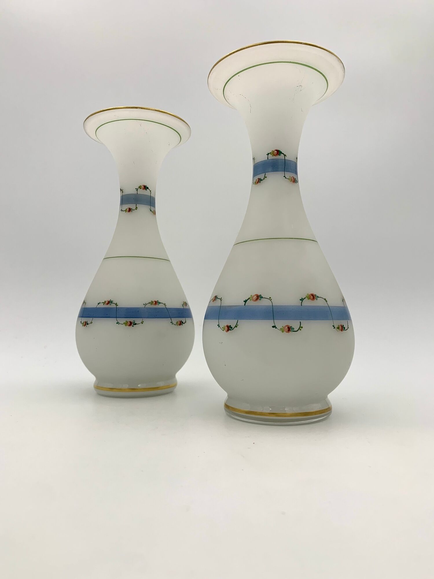 Pair of ancient opaline vases, flower decoration and blue and gold fillets - Circa 1900