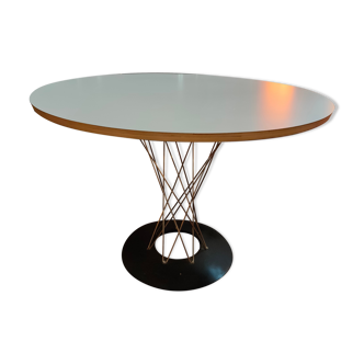 Isamu Noguchi Cyclone table by Knoll, circa 1970s, white laminate top