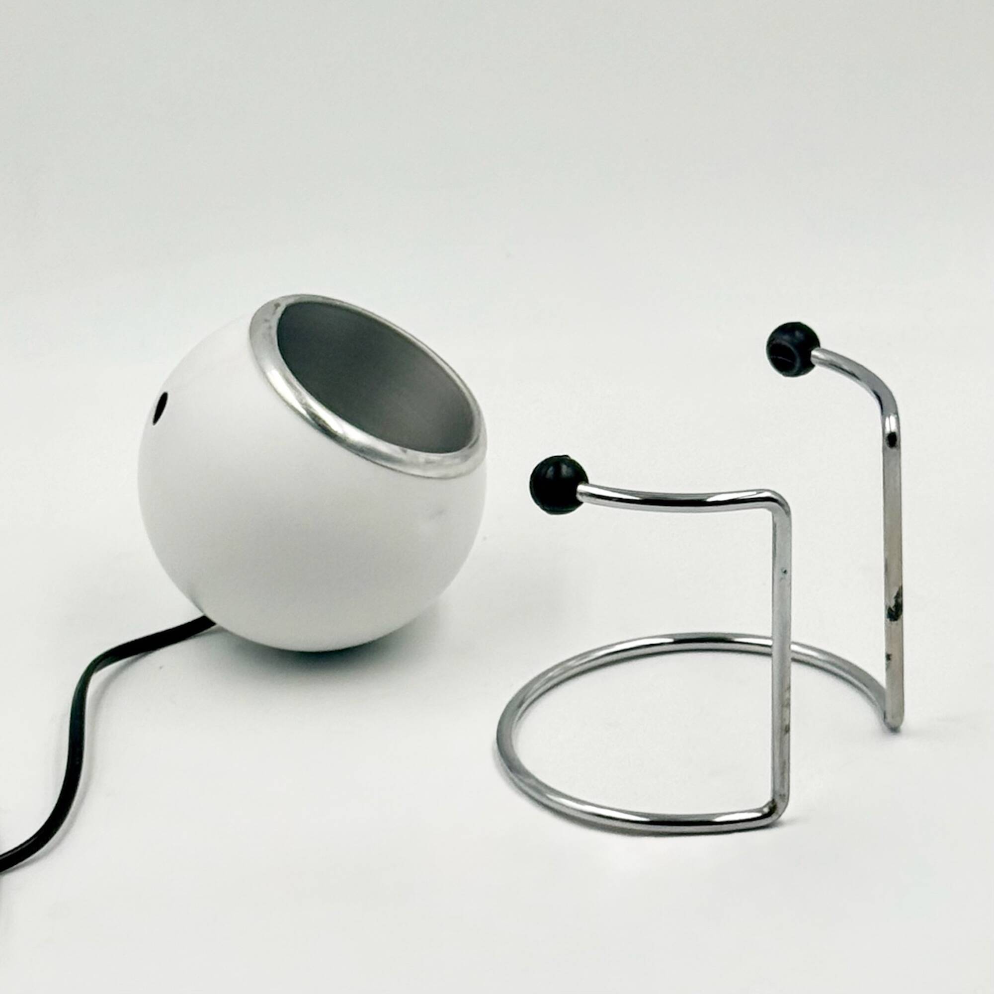 Lampe de table eyeball Targetti chrome design spatial Italie années 70