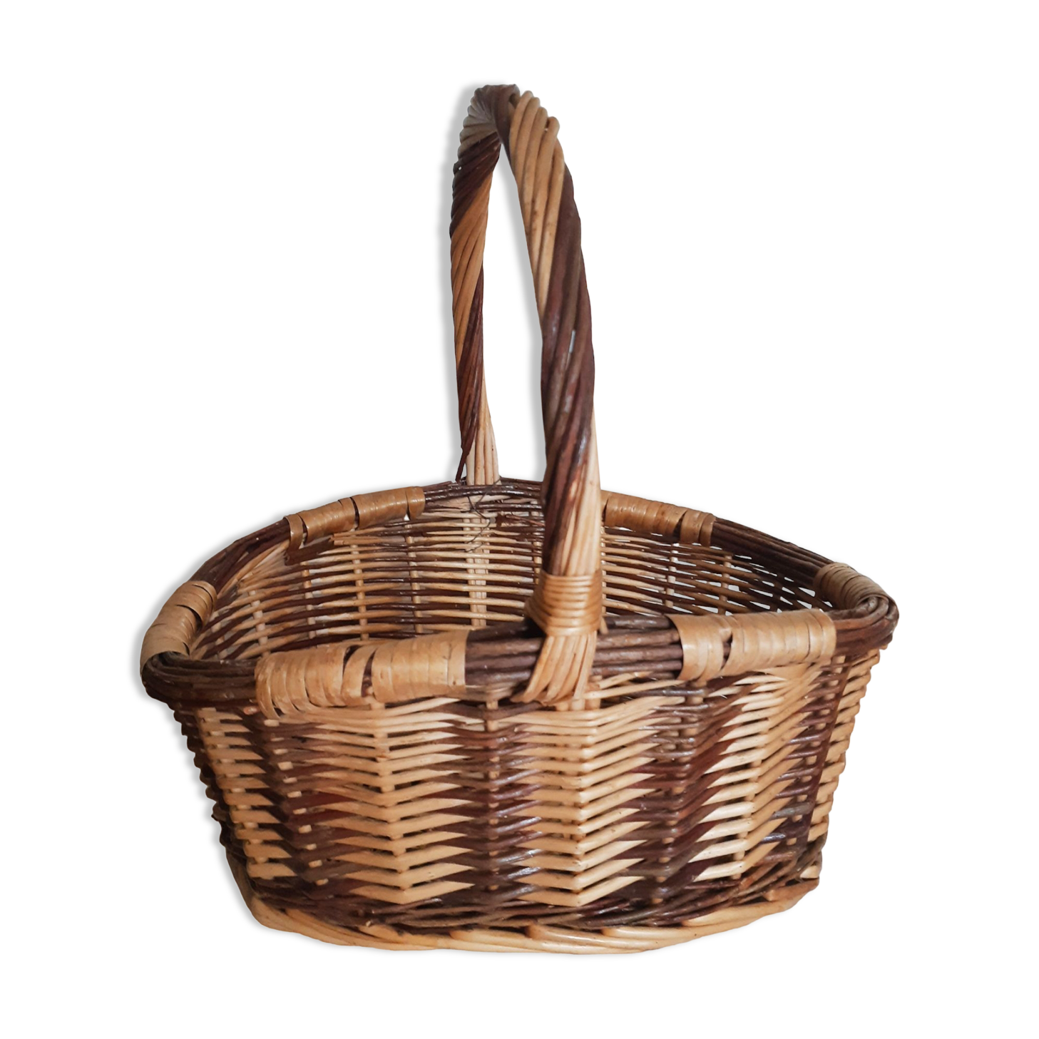 Oval rattan basket
