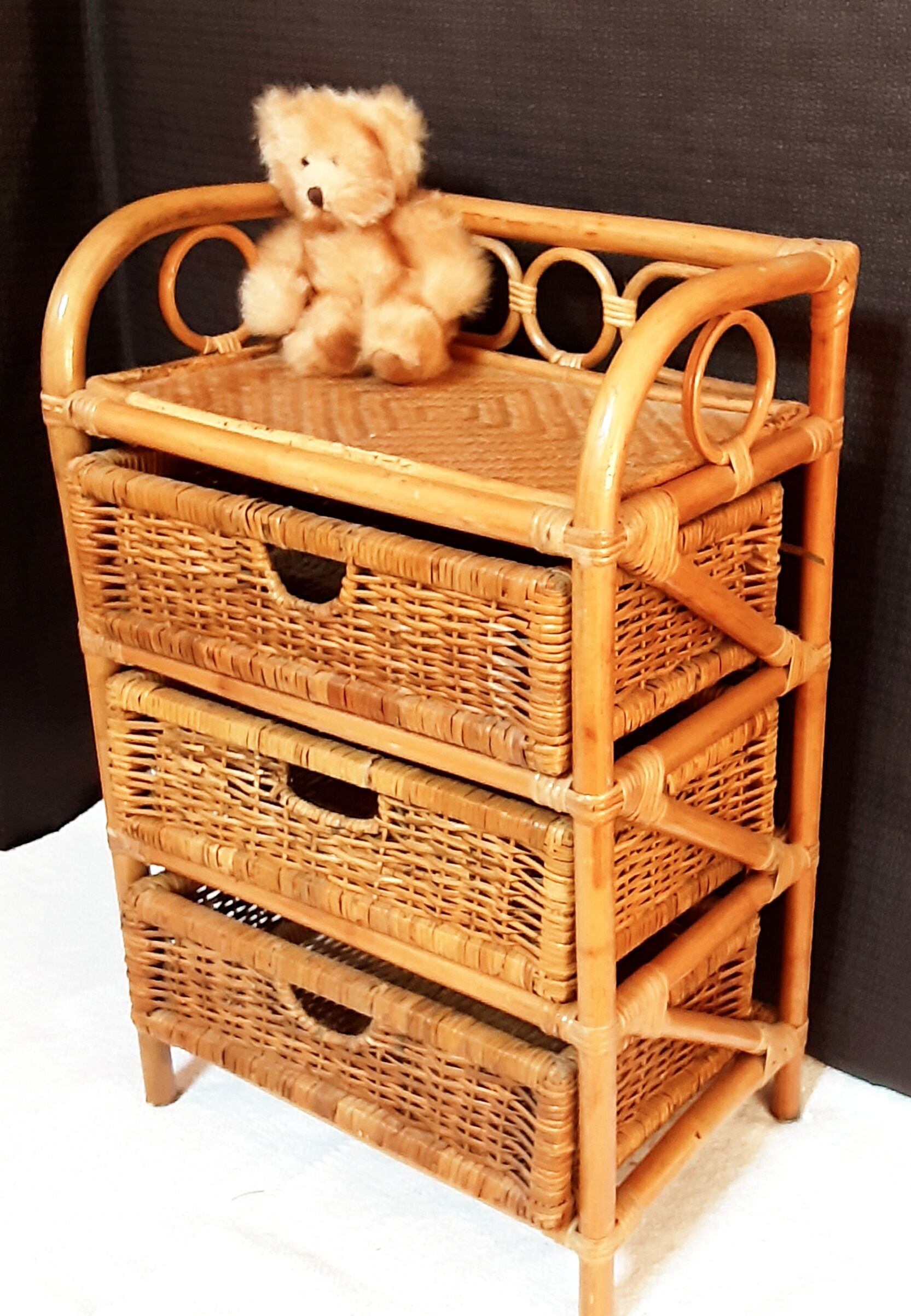 Meuble en rotin vintage