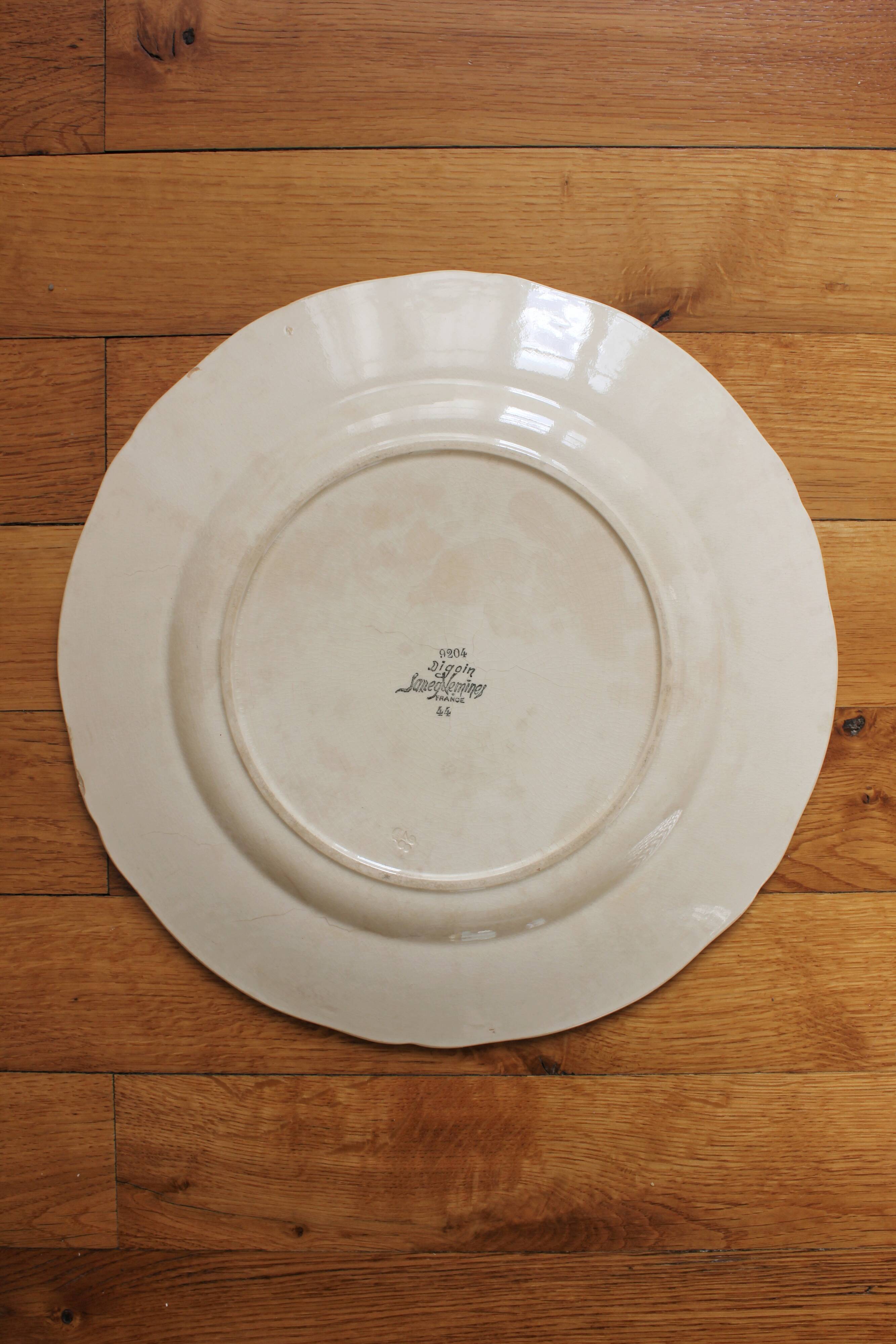 Round scalloped earthenware dish Digoin Sarreguemines floral decoration