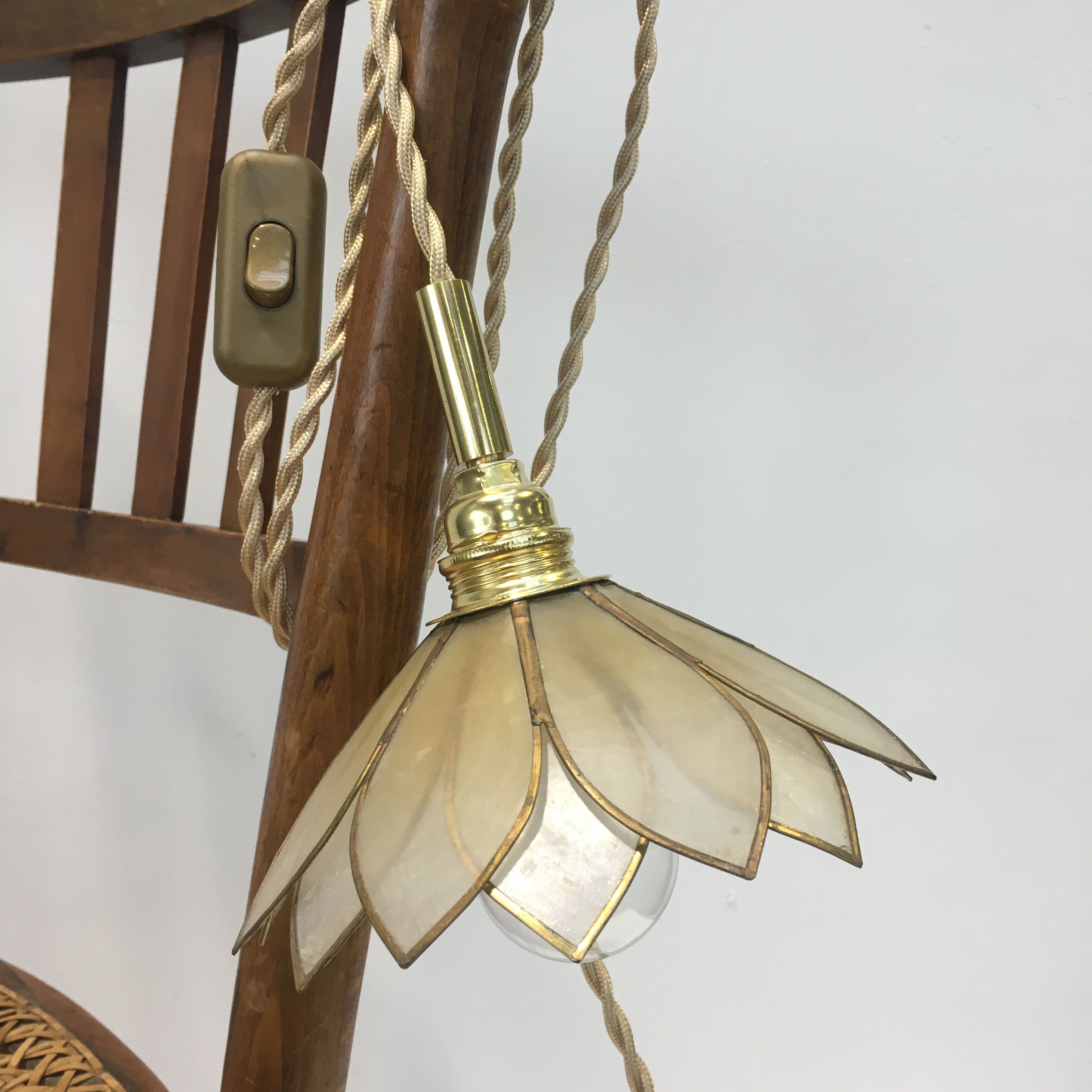 Lamp in mother-of-pearl and brass