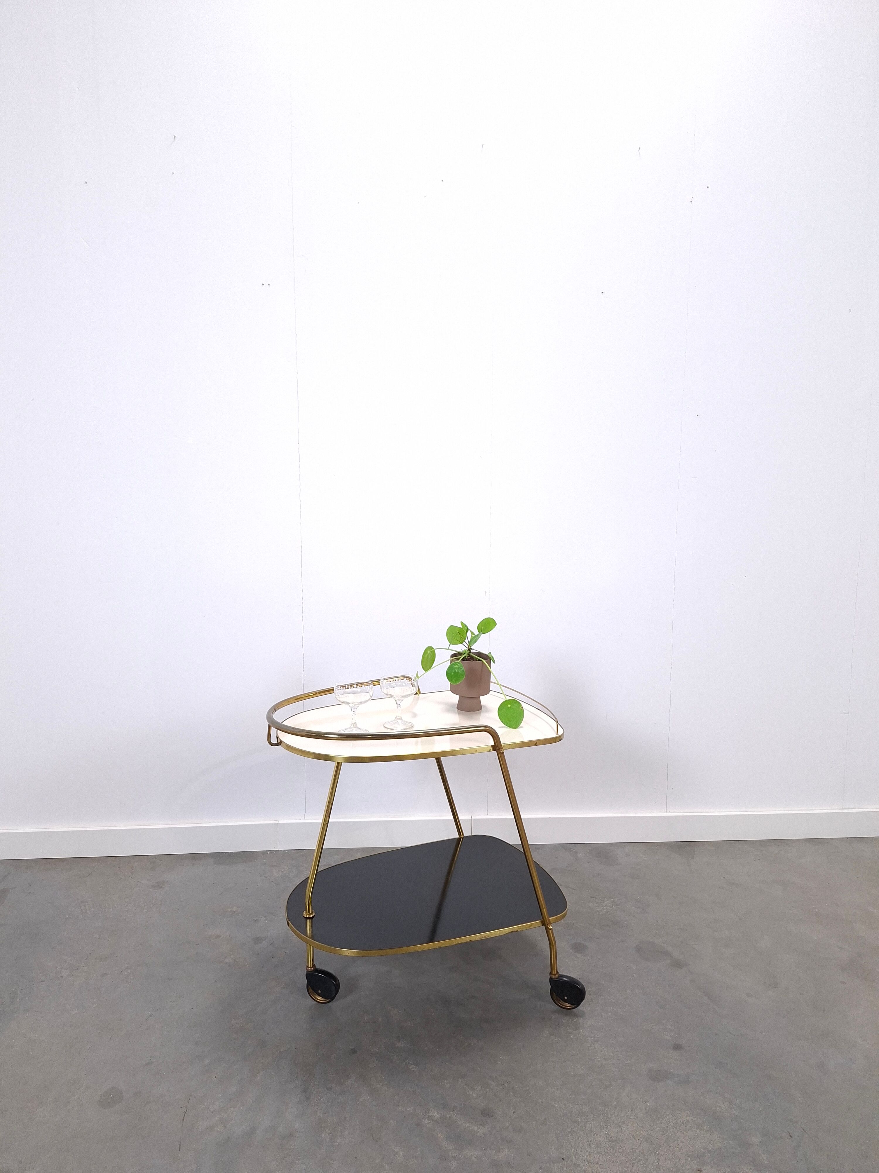 Ilse Möbel trolley met zwart wit formica vintage