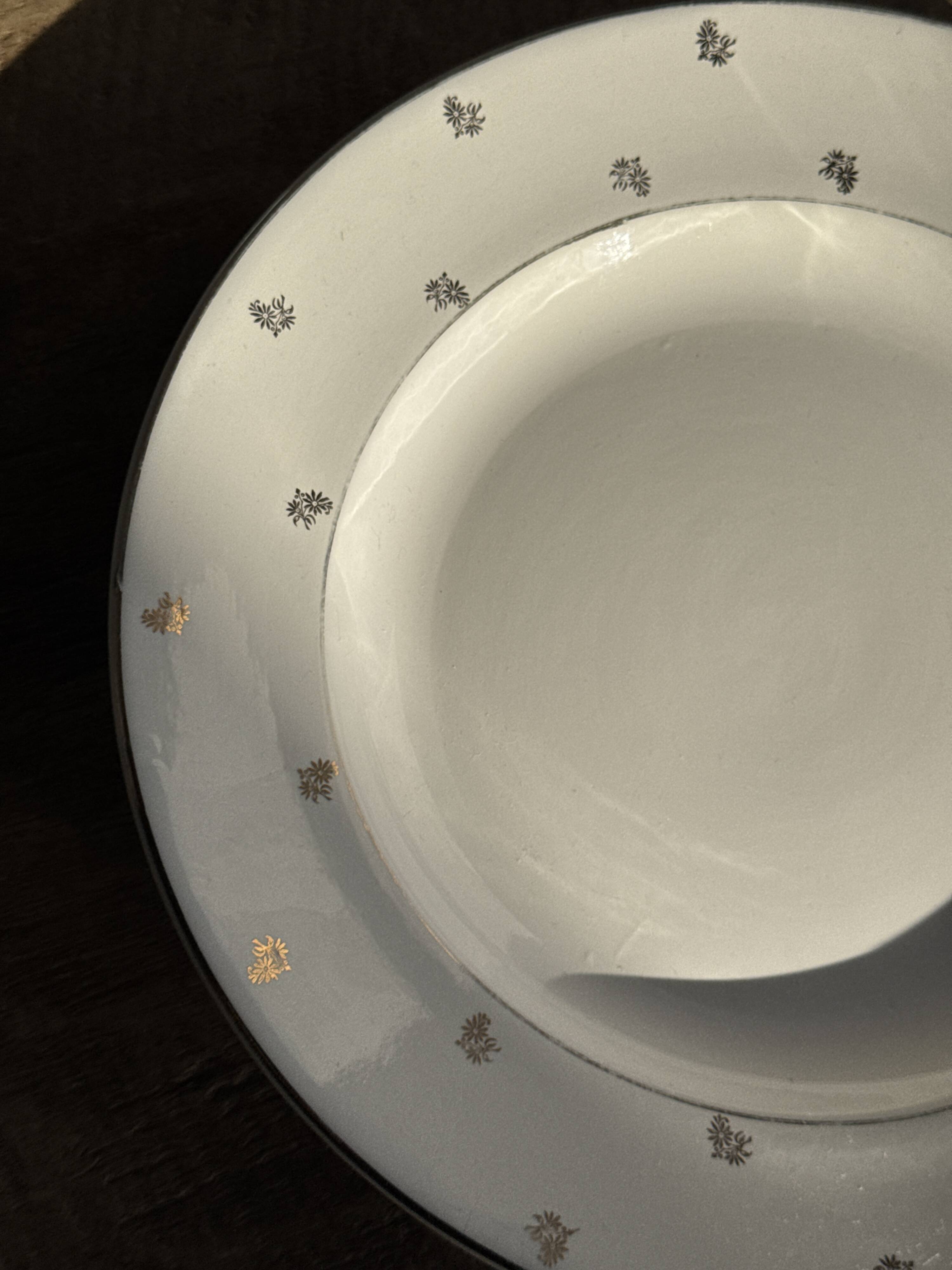 Circular plate model Nico gold Digoin Sarreguemines D30.5