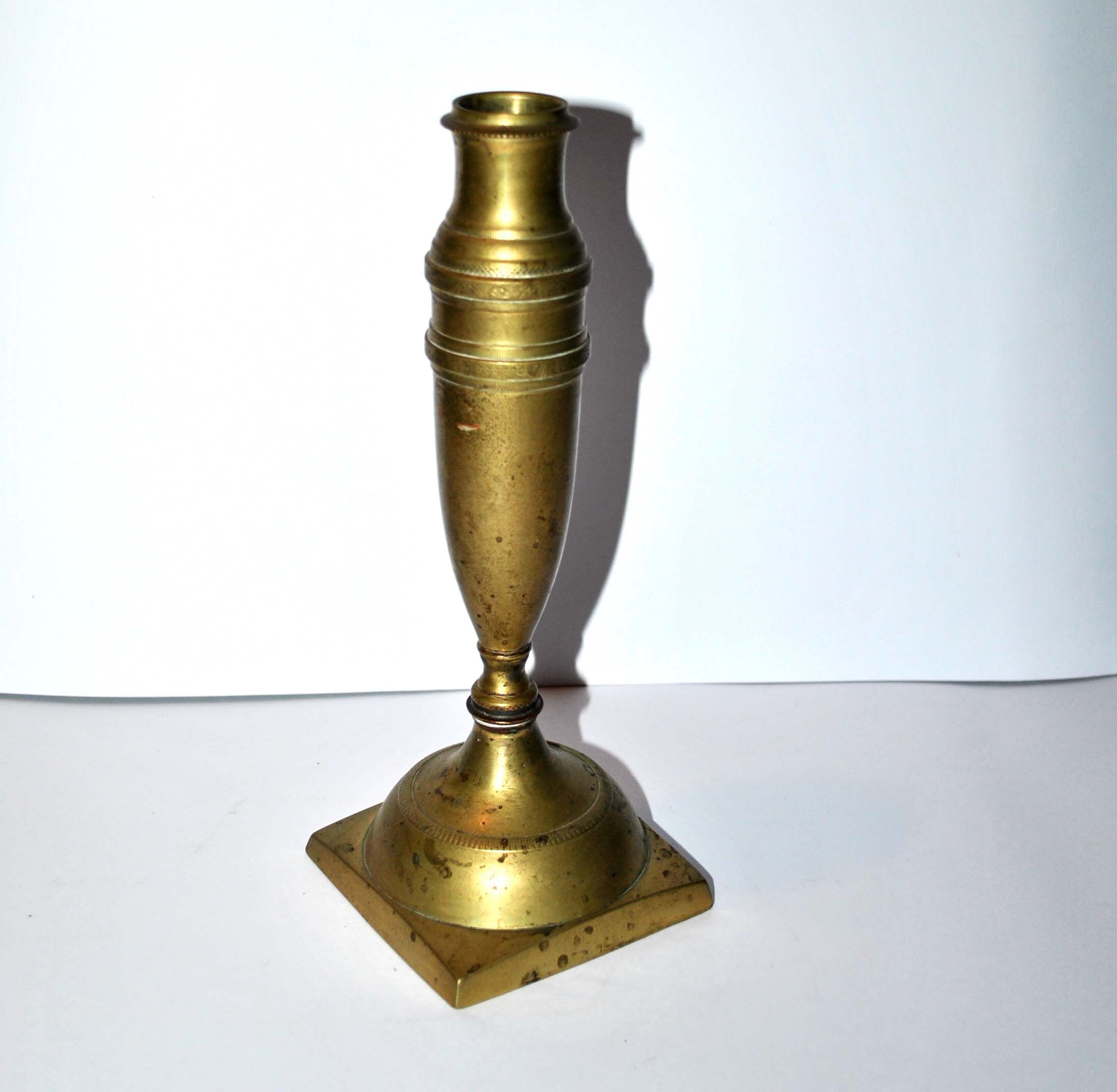 Old candlestick candlestick in engraved brass - shell shape 23 cm Ht