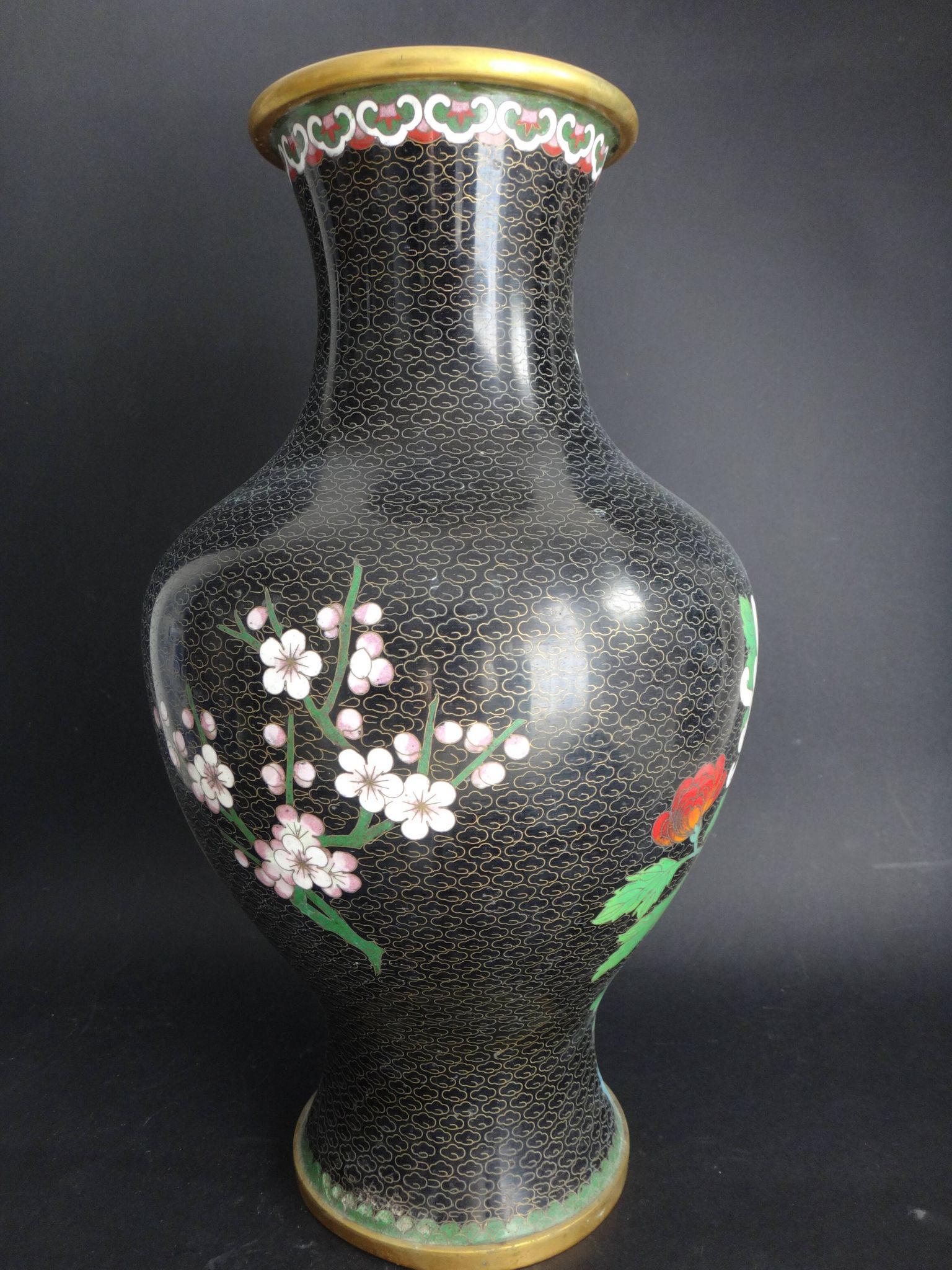 Vase en émaux cloisonné chinois papillons