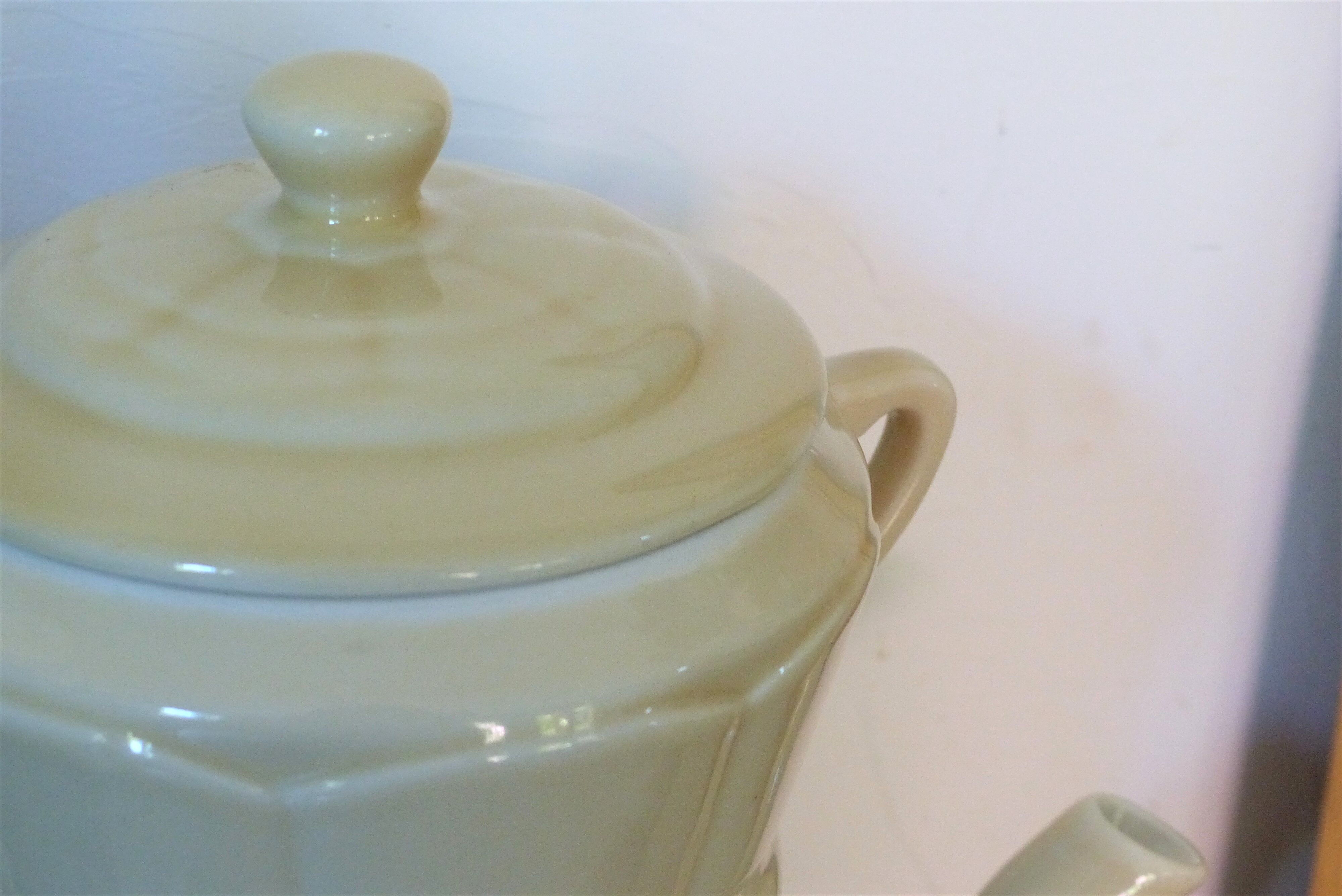 Enamelled ceramic teapot
