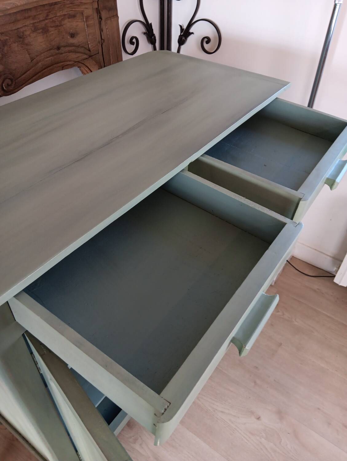 Green Parisian buffet