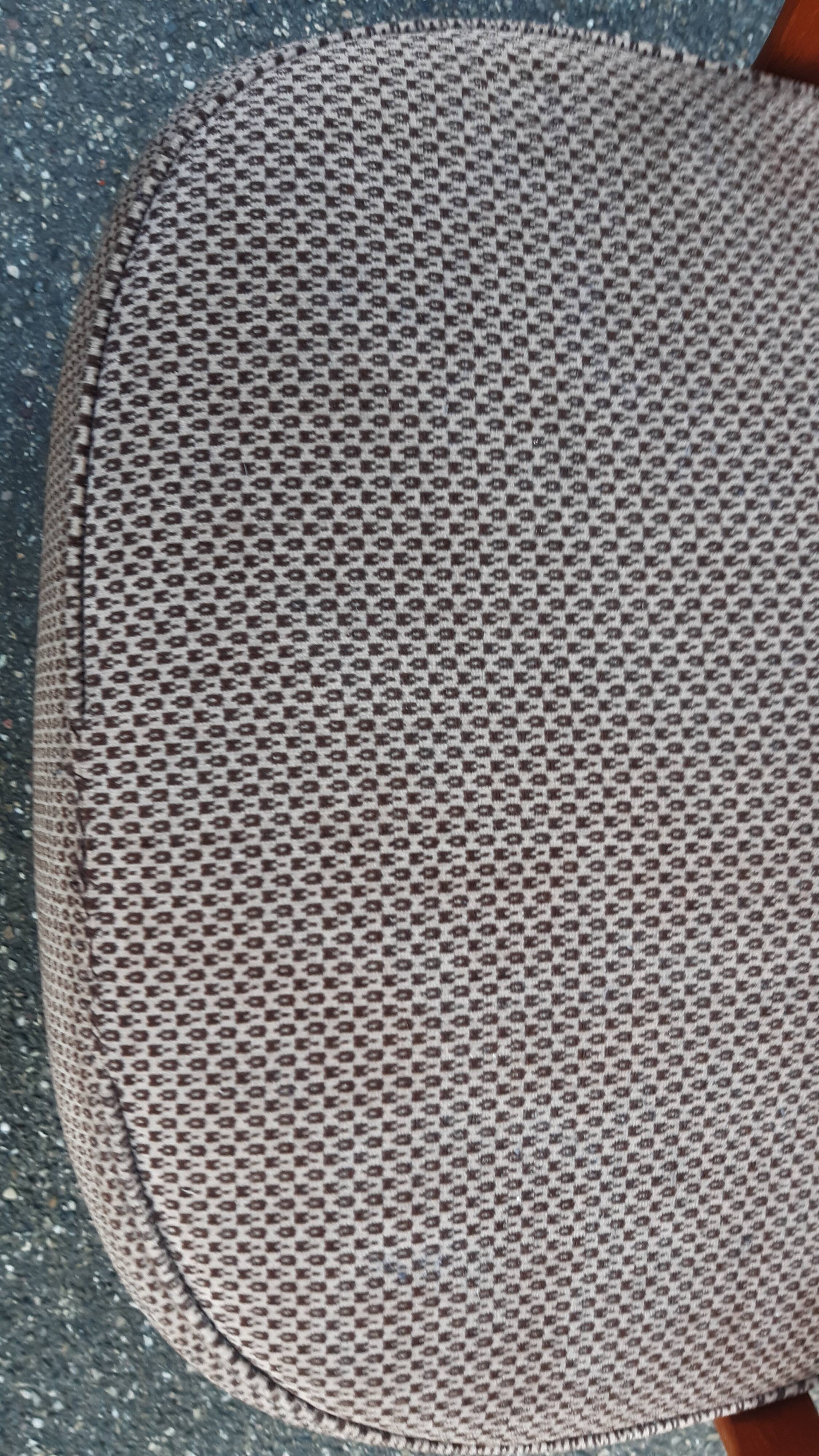 Cocktail armchair with armrests