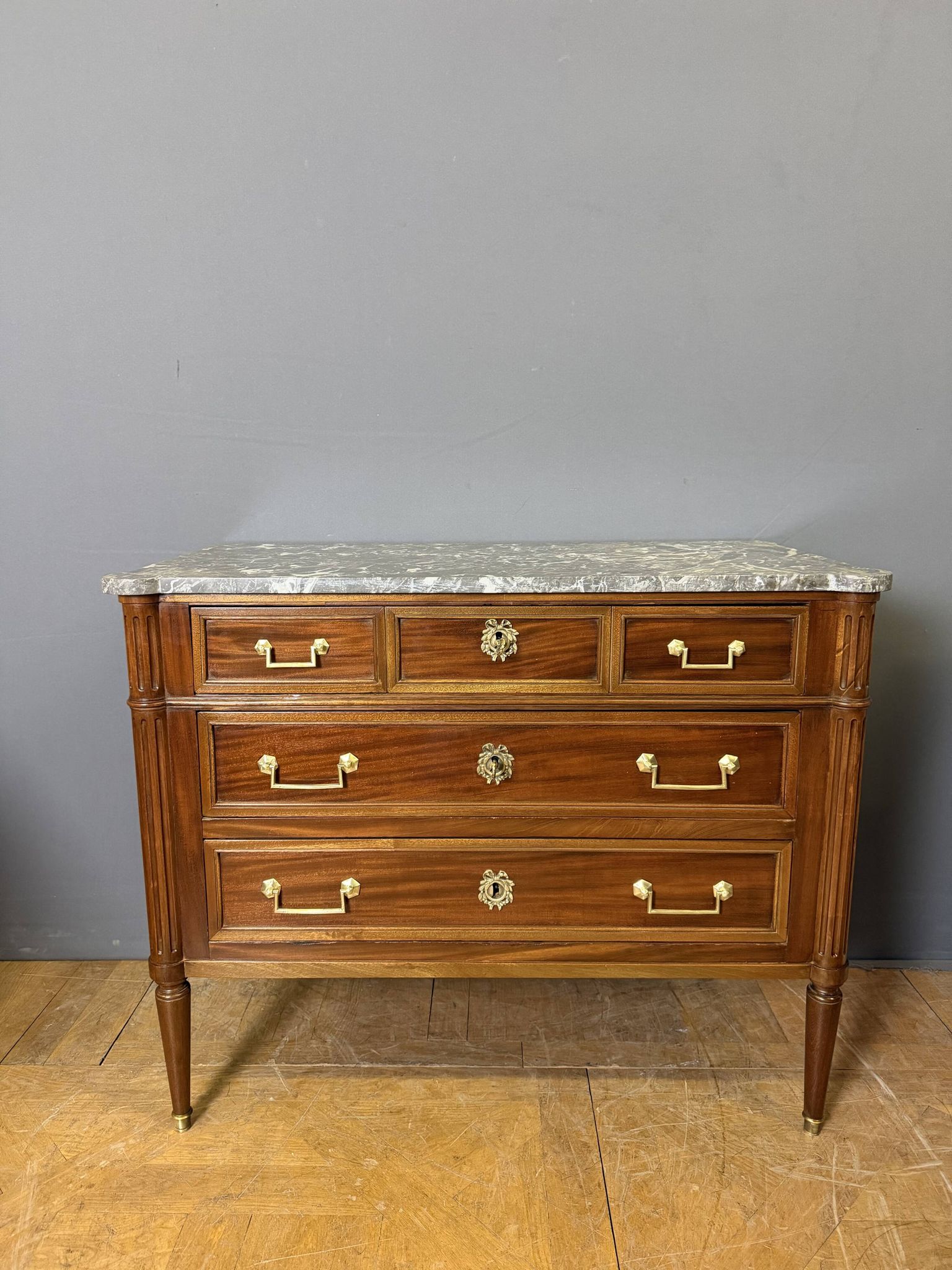 Commode Louis XVI XIXème en Noyer