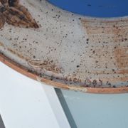Miroir rond en céramique signé