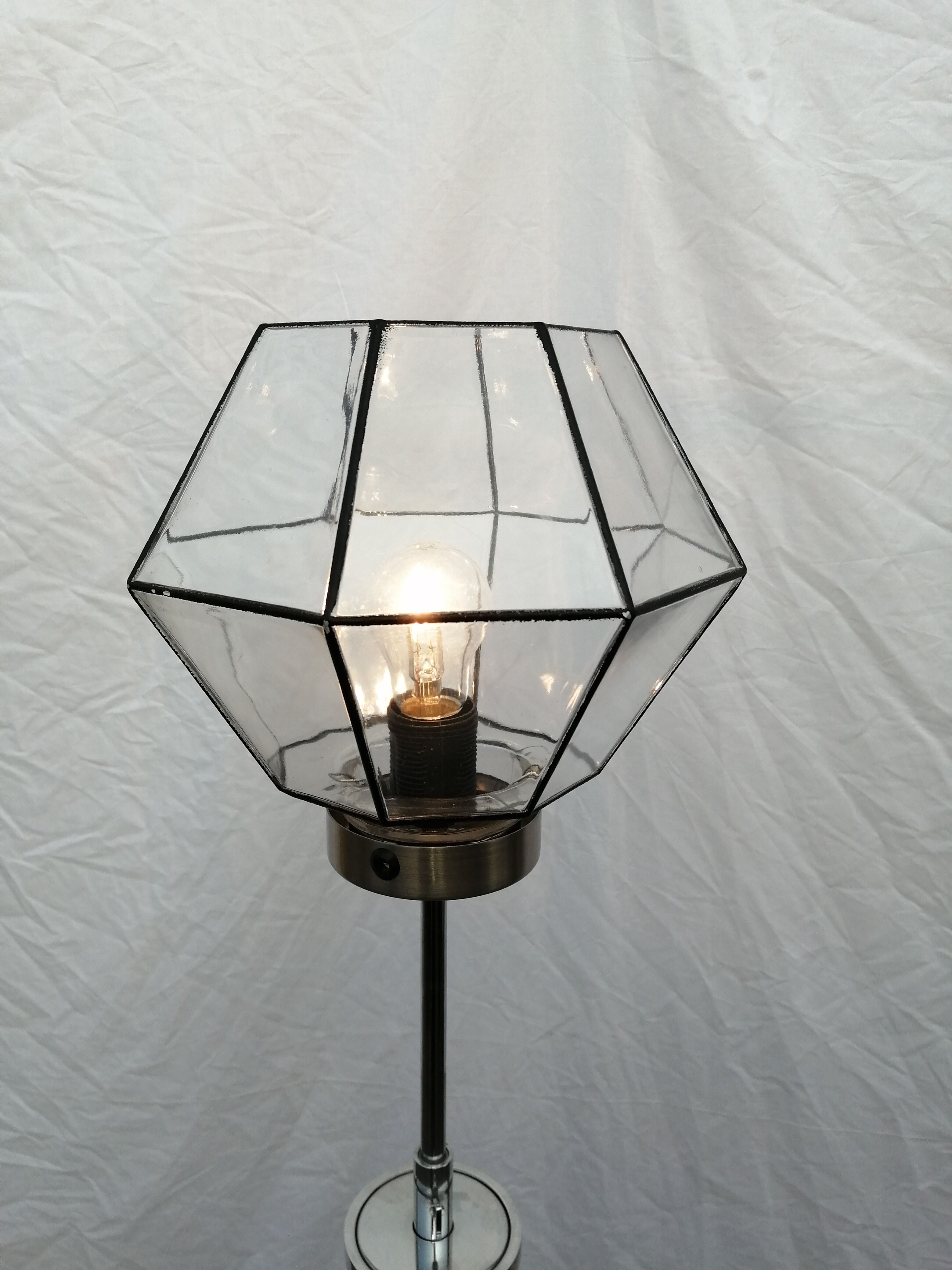 Lampadaire trépied et globe en verre octogonale Kaoyi