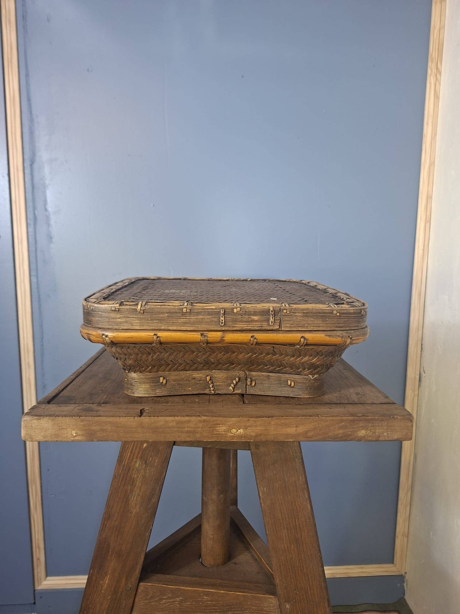 Antique Chinese woven bamboo basket with lid — 19th/20th century