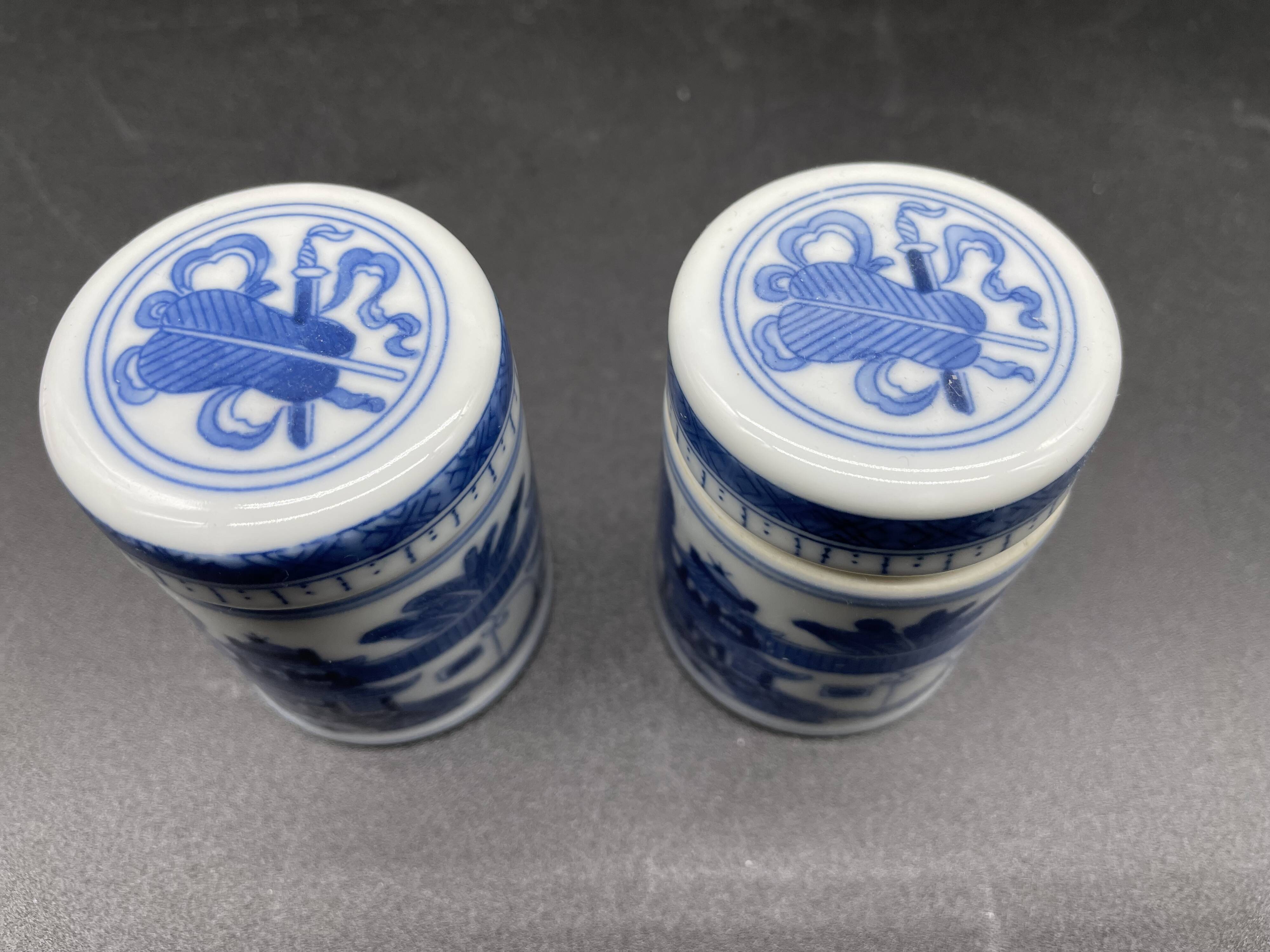 Elegant table set, Chinese porcelain, blue and white, condiments.