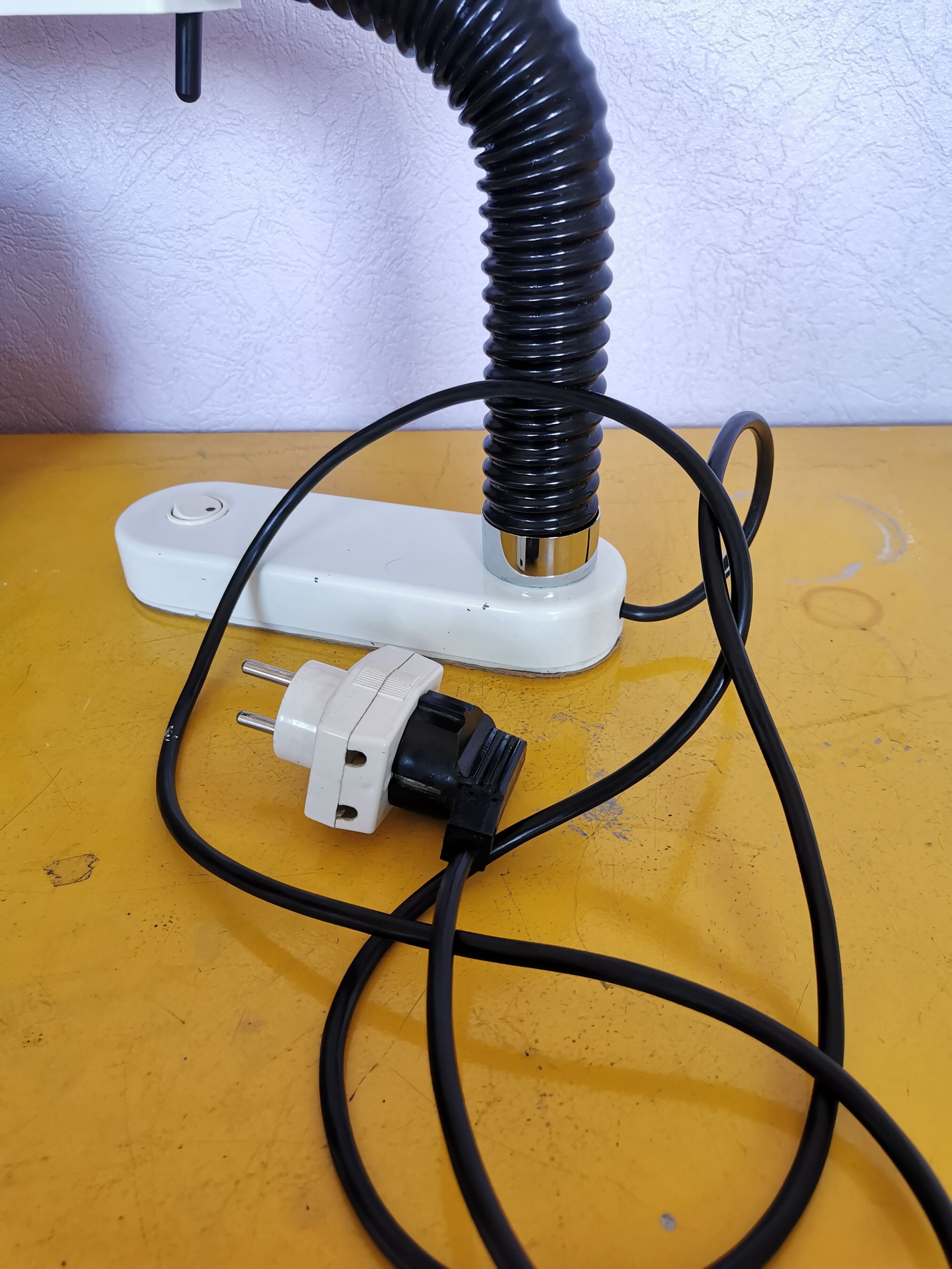 Flexible and adjustable lamp lacquered brass, 1970