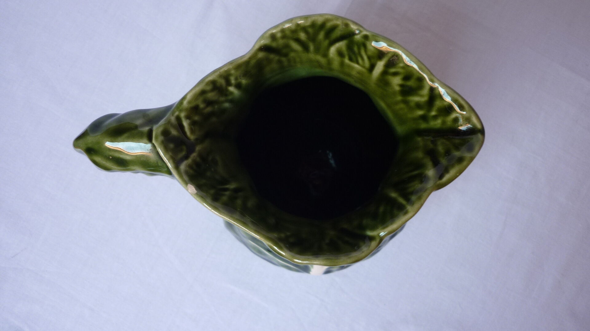 Pitcher dabbling cabbage leaf