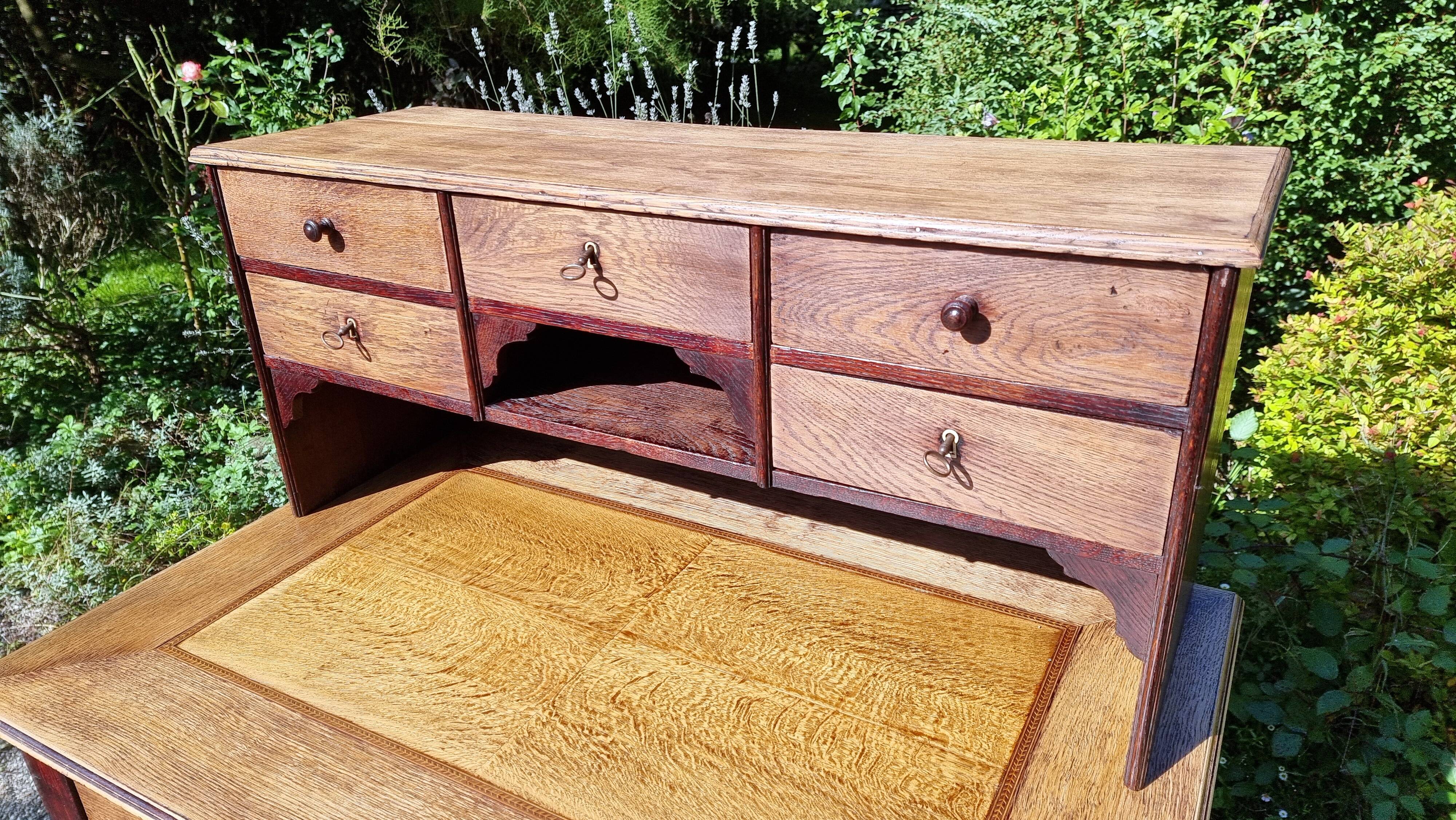 English style removable tiered desk