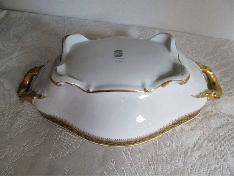 Antique medium-sized porcelain tureen produced by William Guerin