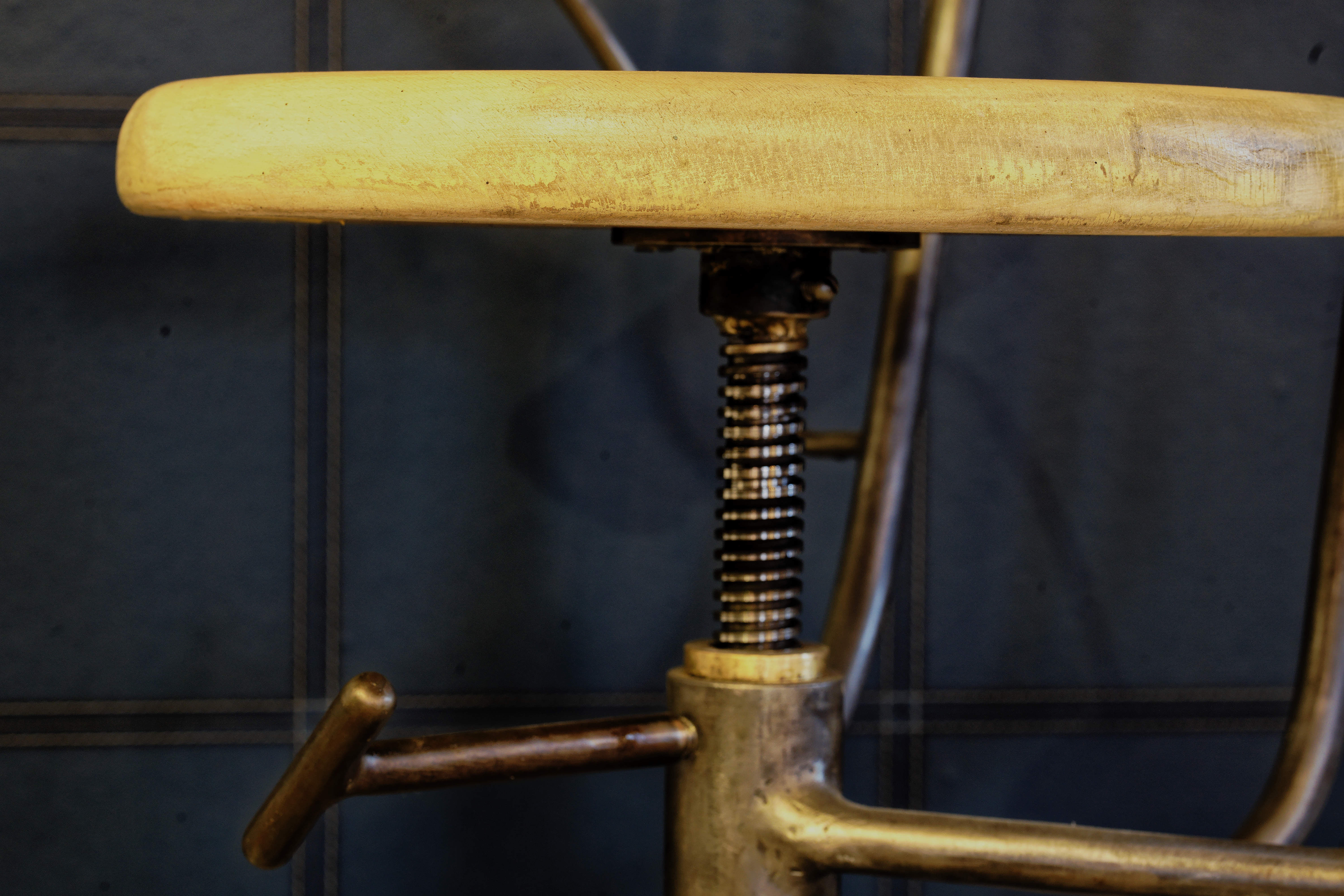 Antiker Behandlungsstuhl 30er chair