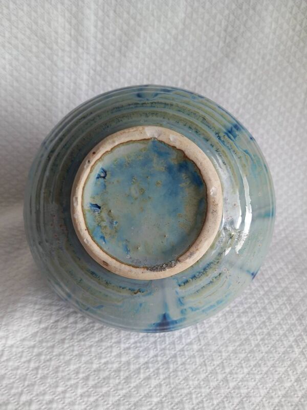 Vase à anses double pont, émail bleu coulé, Vallauris années 1960–1970