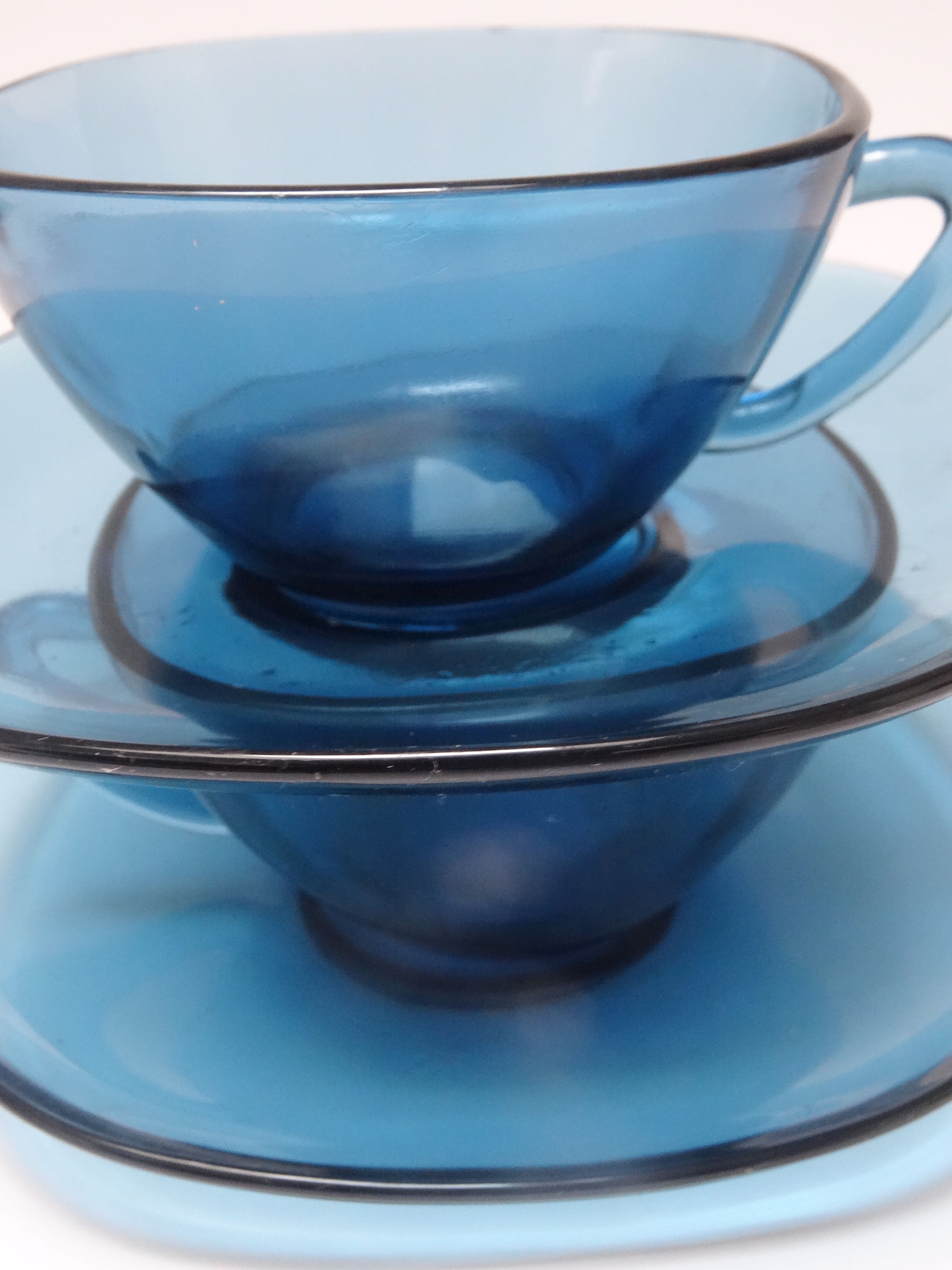 2 blue Vereco cups