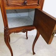 Chevet rocaille en noyer