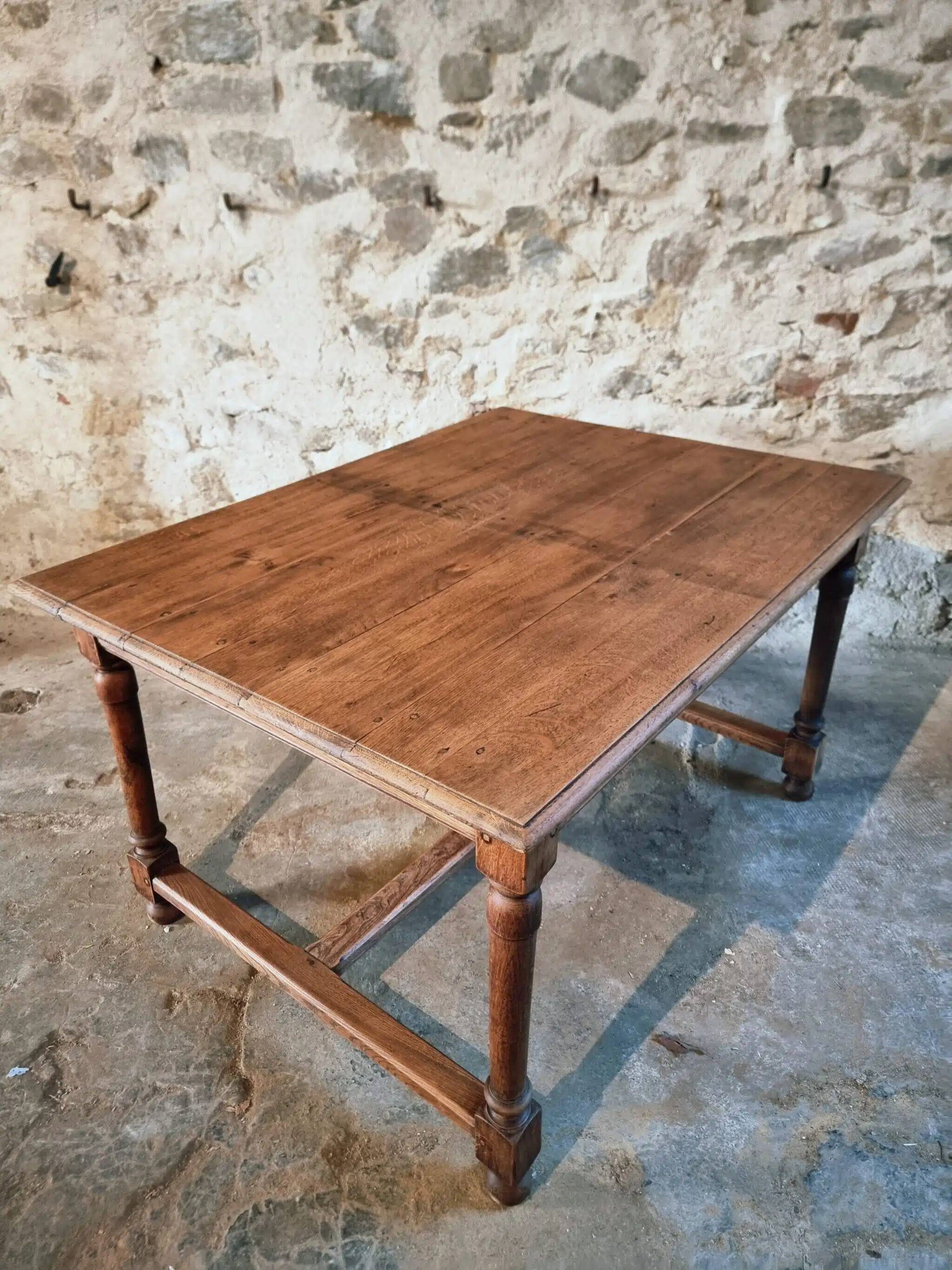 Antique French oak and elm dining table – Early 20th century farmhouse table with turned legs