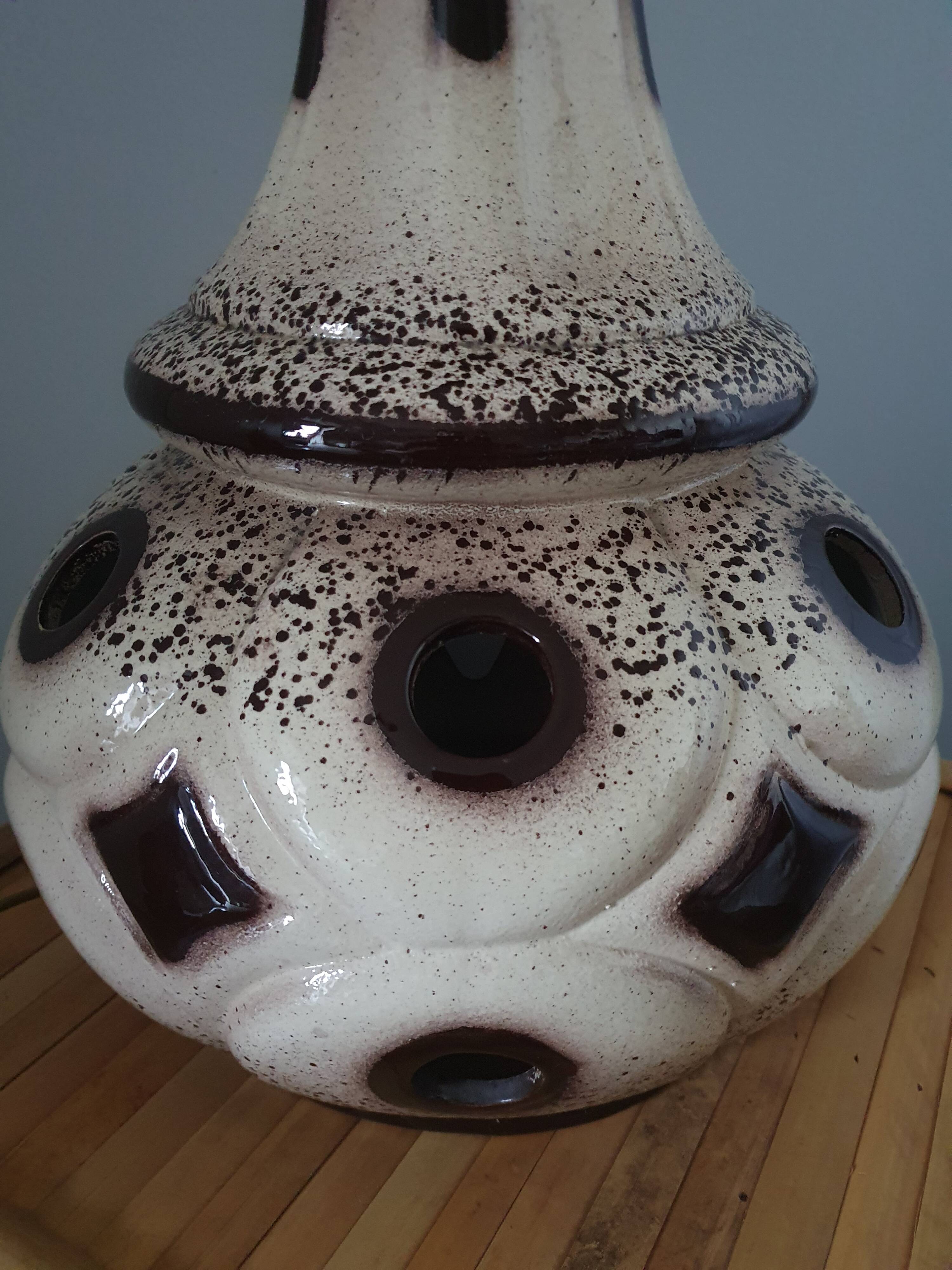 Ceramic lamp base