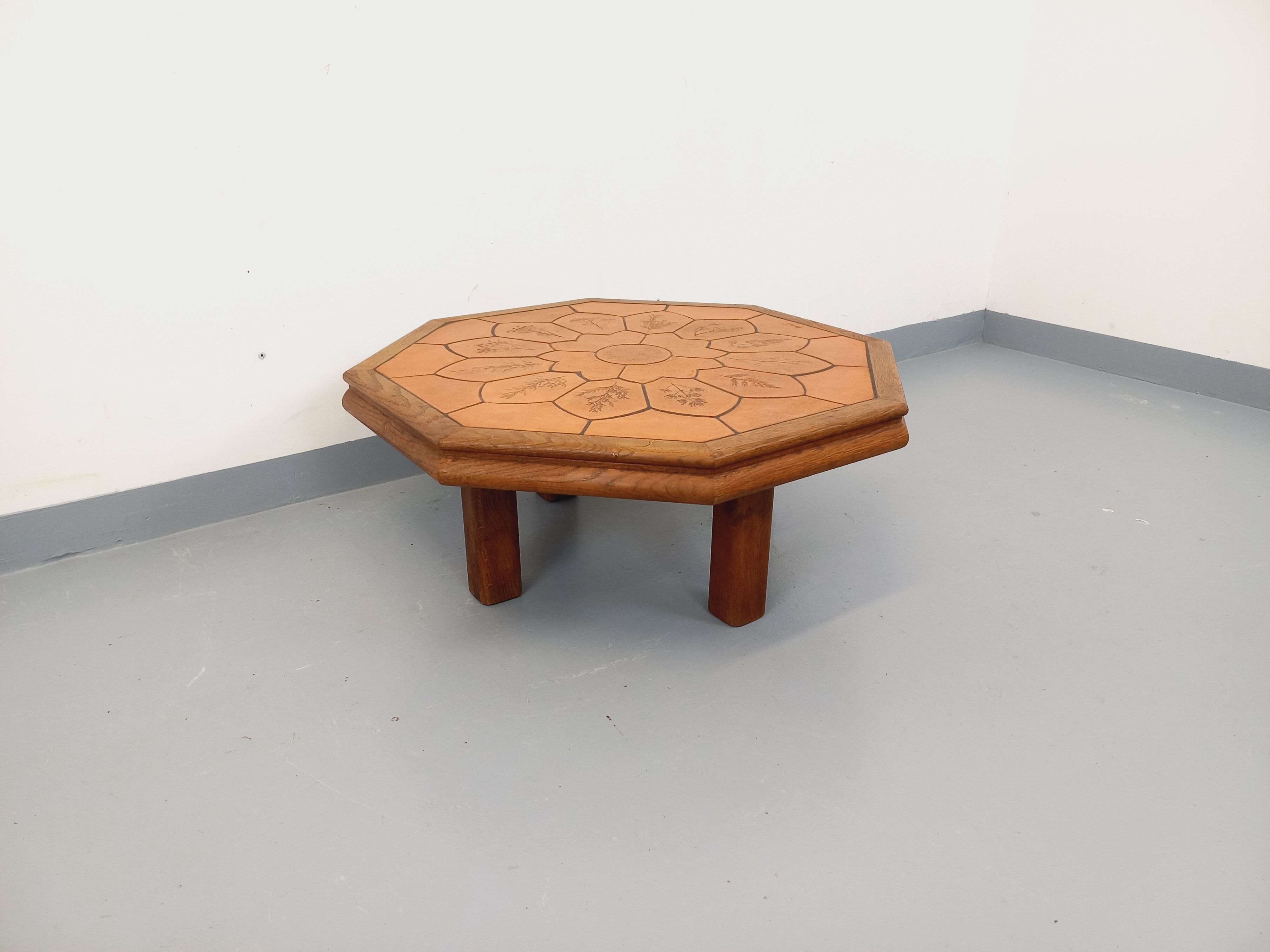Octagonal coffee table Barrois with vintage herbarium patterns in oak and ceramic.