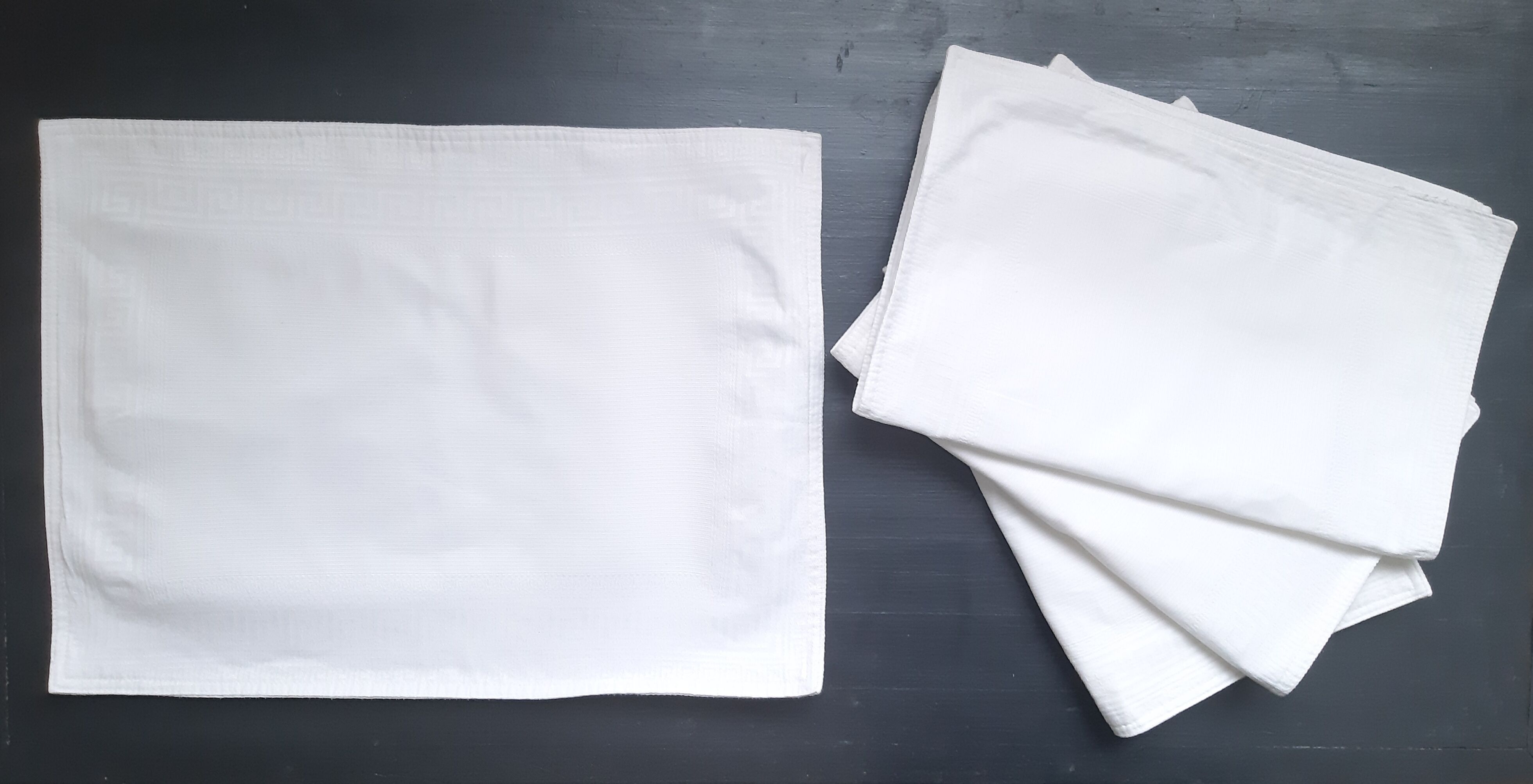 4 damask placemats