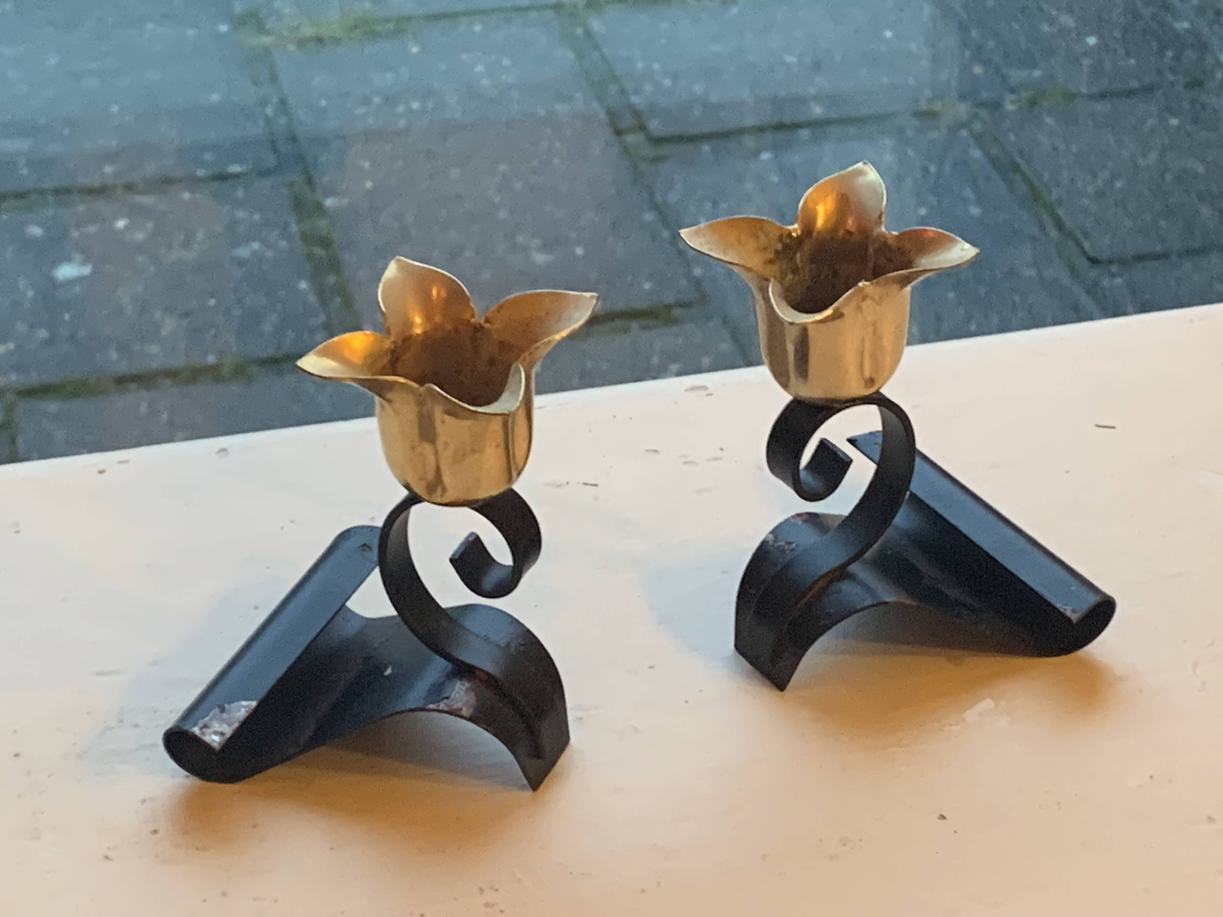 Set of two candlesticks, in the shape of flowers, tulips in black and gold metal, vintage