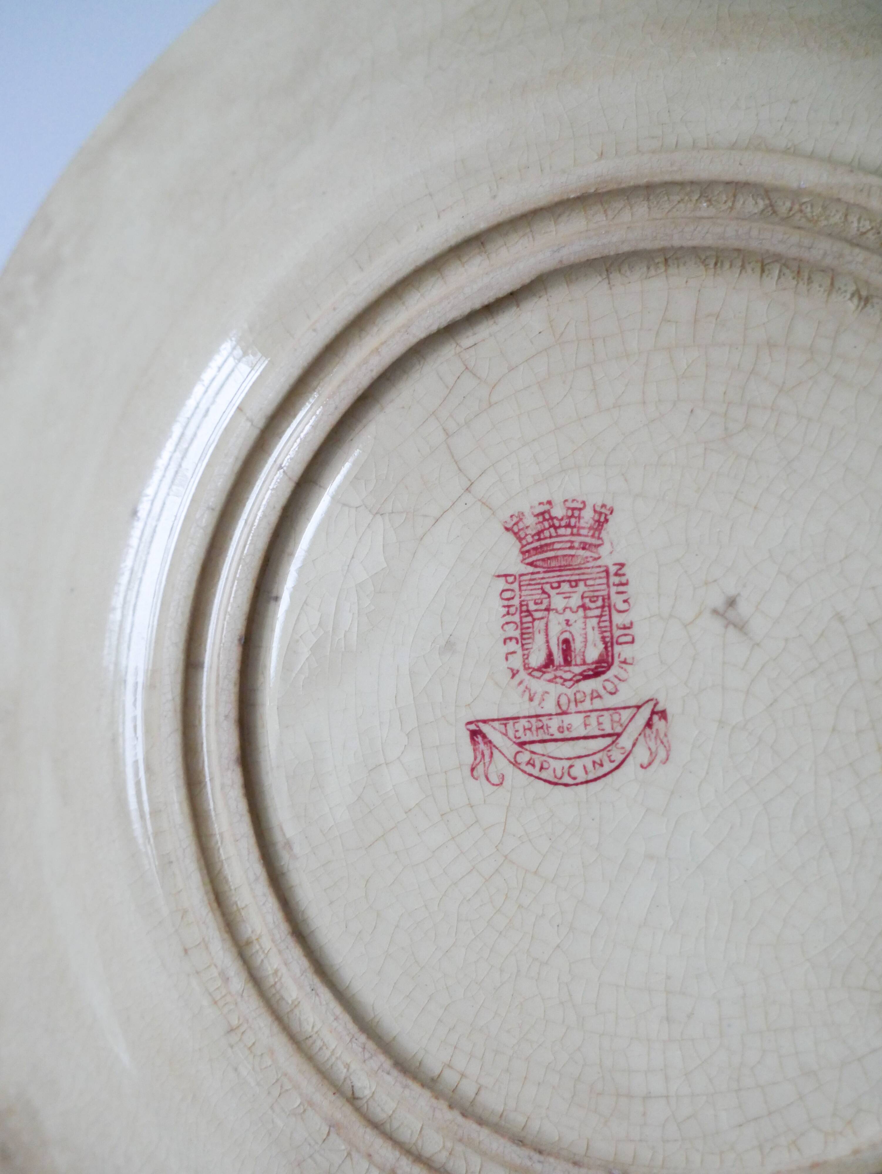 Set of 4 flat plates in Iron Earth, Gien "Capucines" model, late 19th century