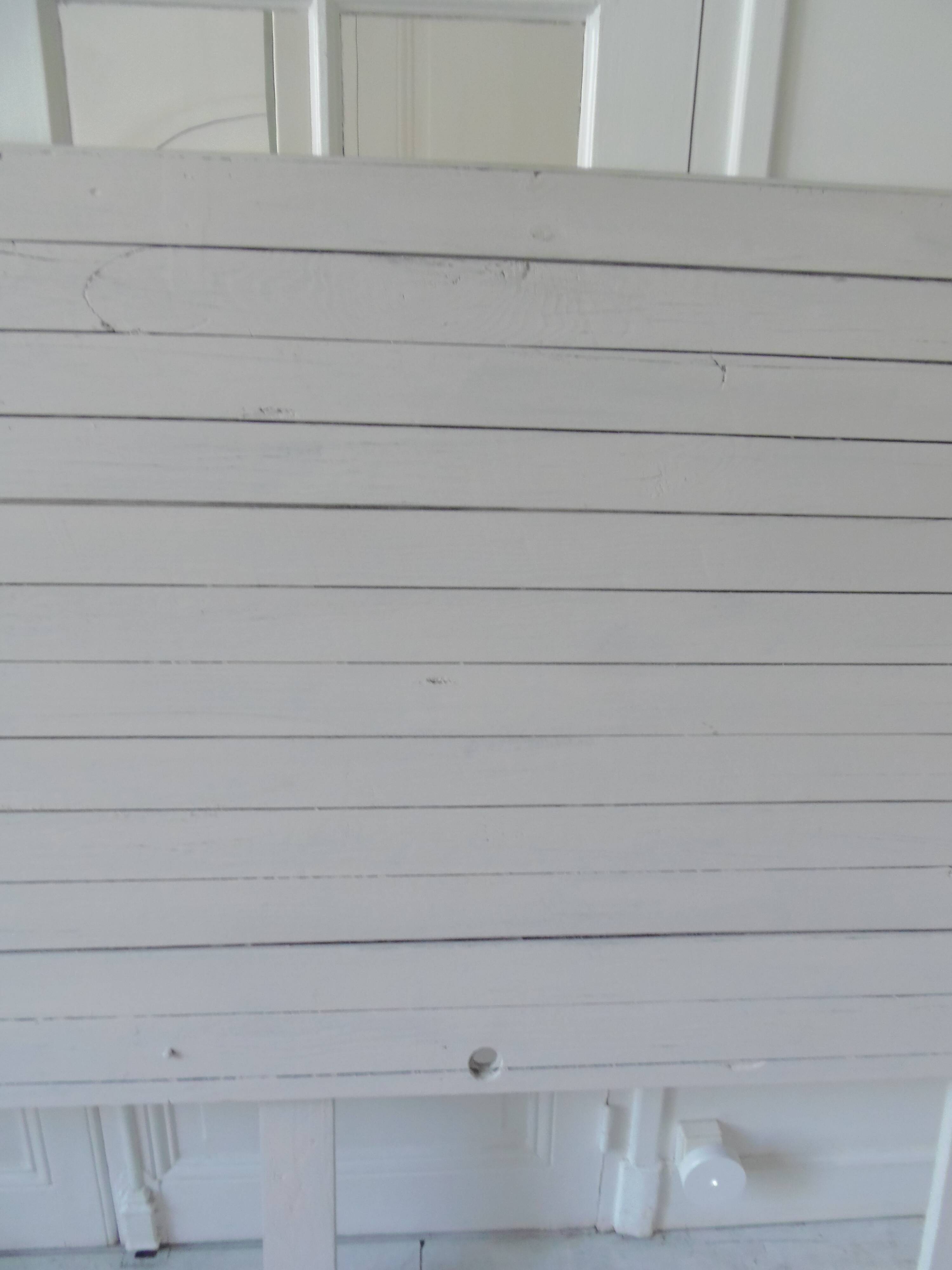 Headboard of 160 made with aged wood in pearl grey patina.